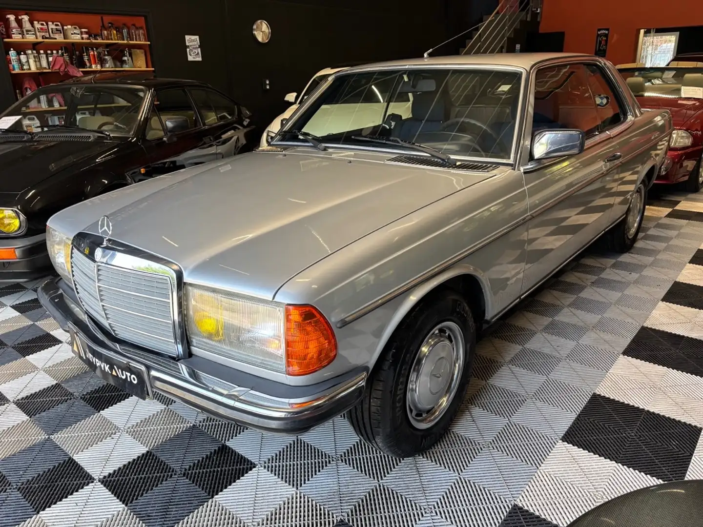 Mercedes-Benz 230 230ce 2,3 136ch Gris - 1