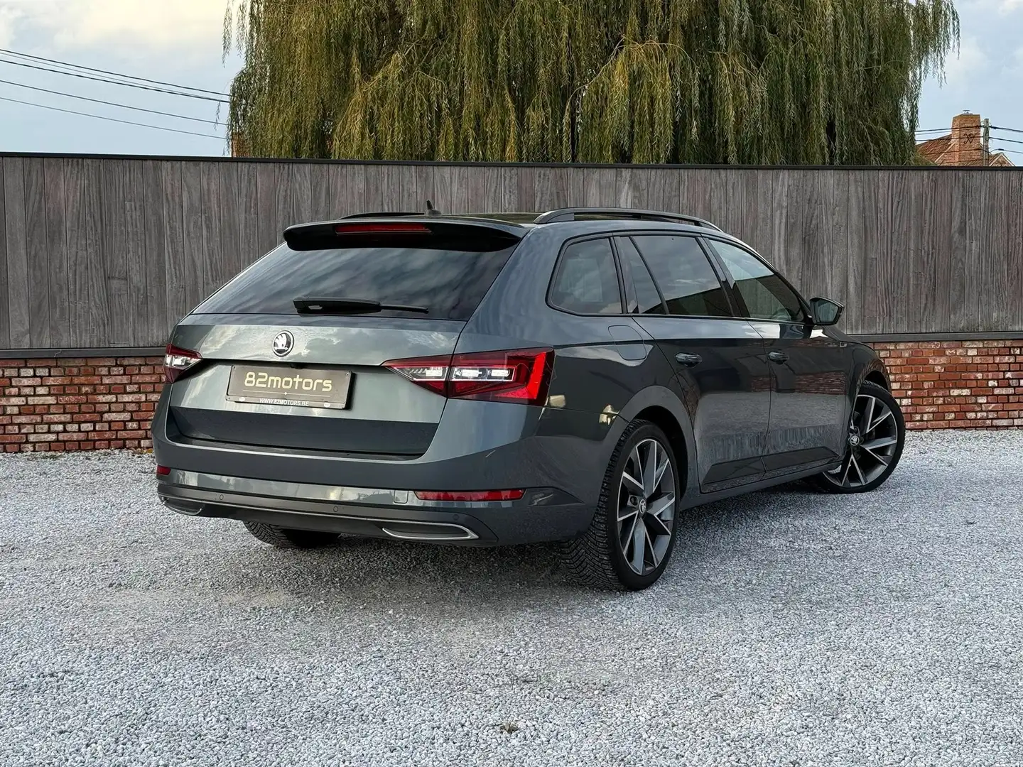 Skoda Superb sport line/pano/sportzetel/camera/carplay/trekhaak Gris - 2