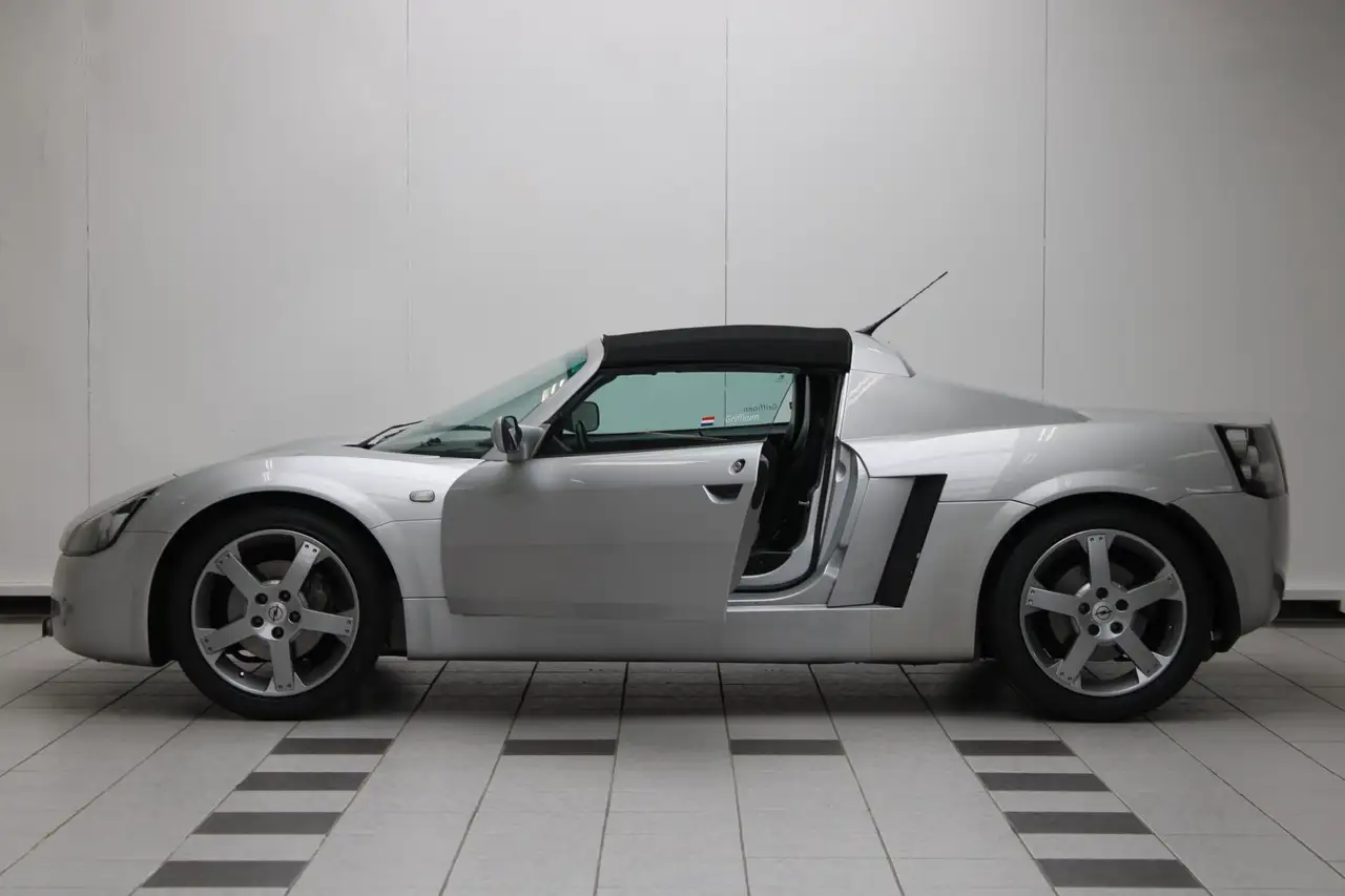 Opel Speedster 2.2-16V - Cabrio Softtop en lage KM-stand, foto 4