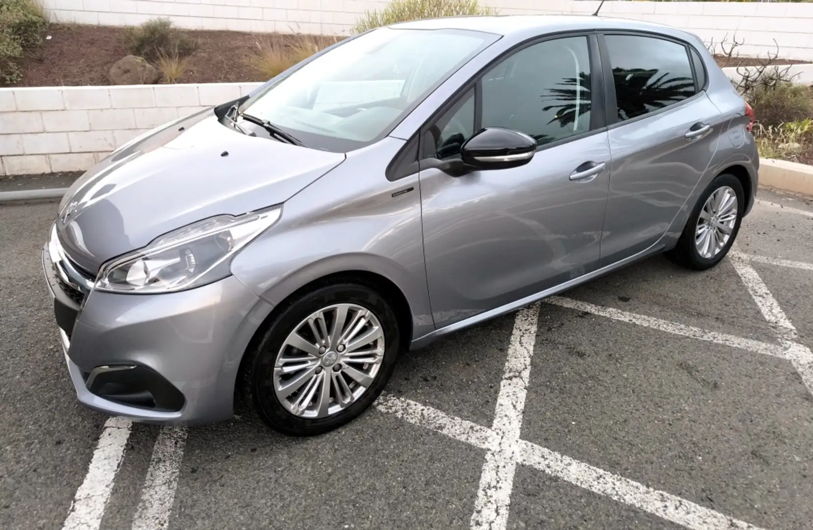 Peugeot 208 1.2 PureTech S&S Signature 82 Gris - 1