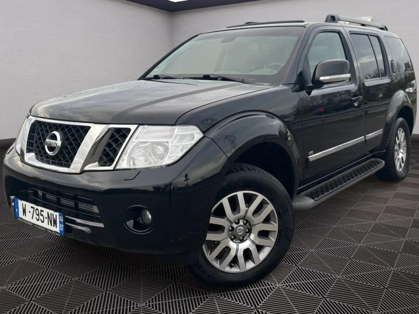 Nissan Pathfinder LE Negru - 1