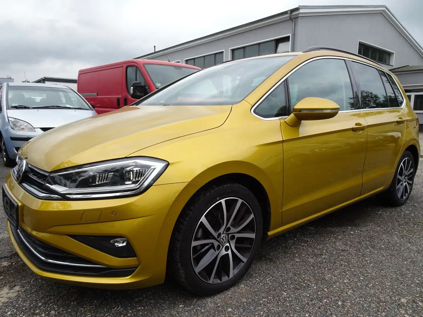 Volkswagen Golf Sportsvan VII Highline 1.5, 96kW, AHK-WEBAS Amarillo - 1