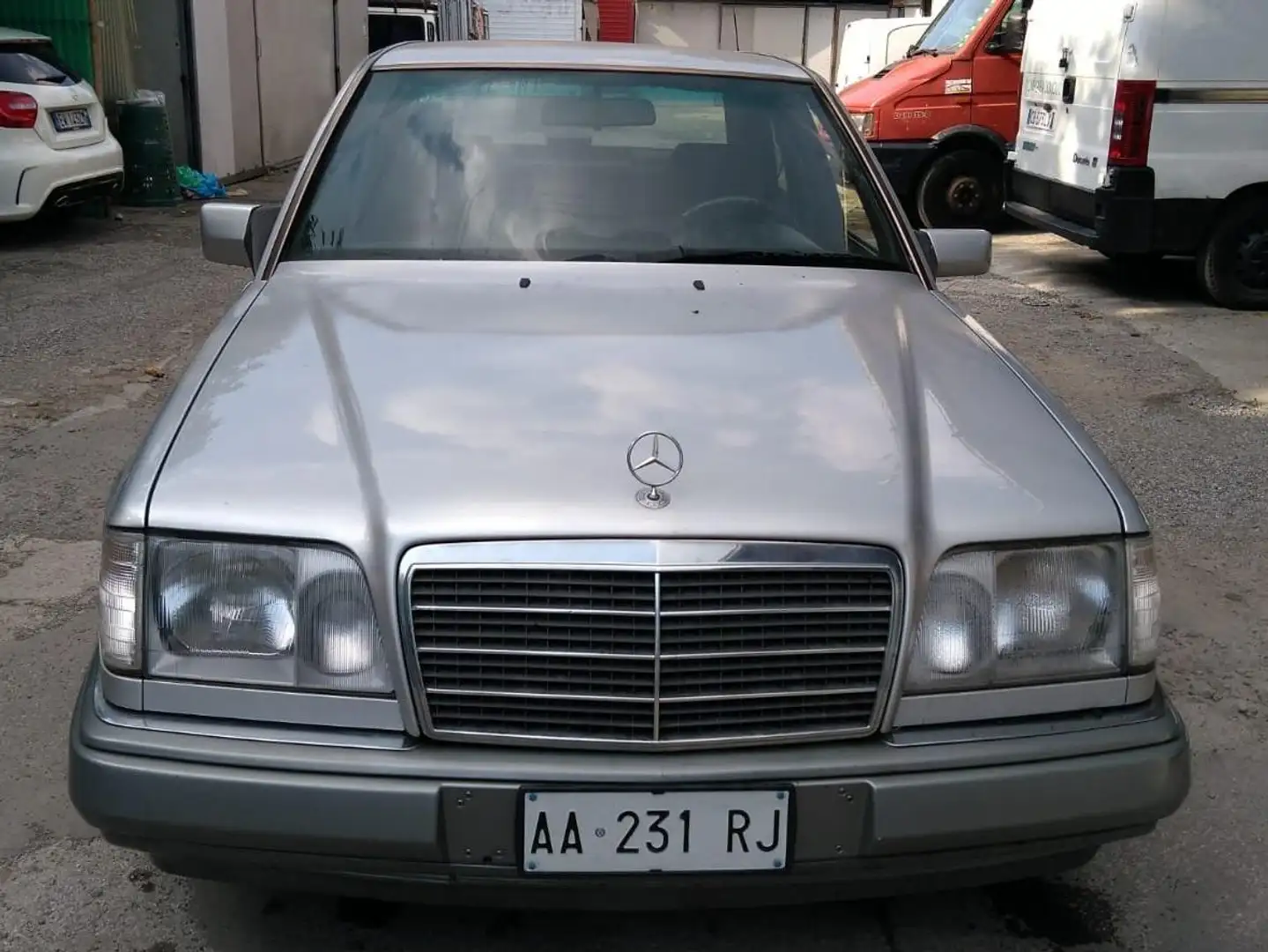 Mercedes-Benz E 200 Classe E - W124 Berlina 16v AUTOMATICA Argento - 1
