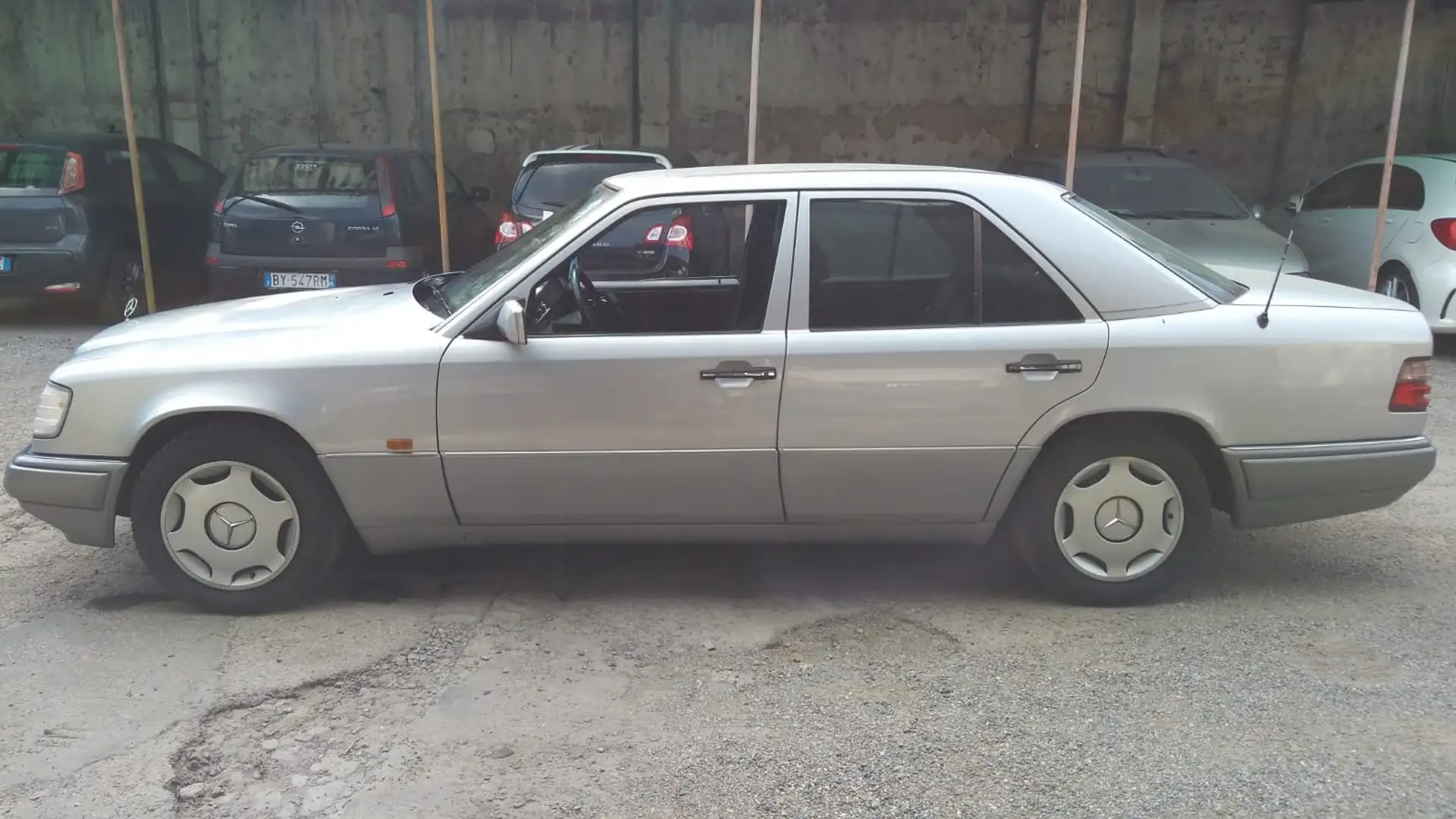 Mercedes-Benz E 200 Classe E - W124 Berlina 16v AUTOMATICA Argento - 2