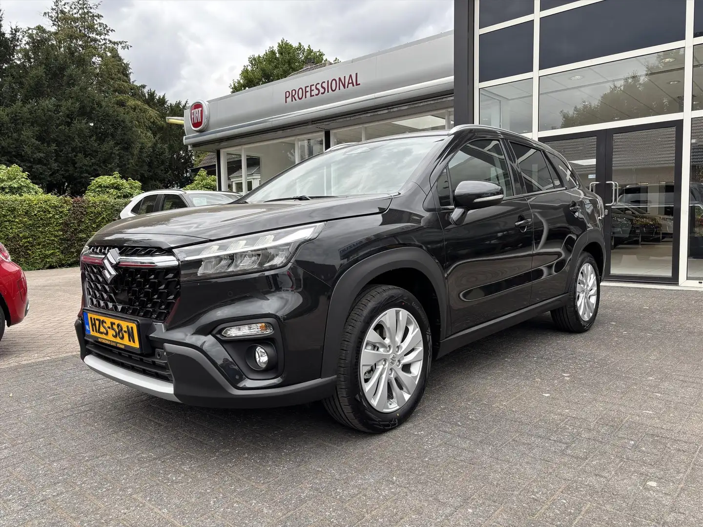 Suzuki SX4 S-Cross 1.4 Boosterjet 110PK Smart Hybrid Select Automaat Zwart - 2