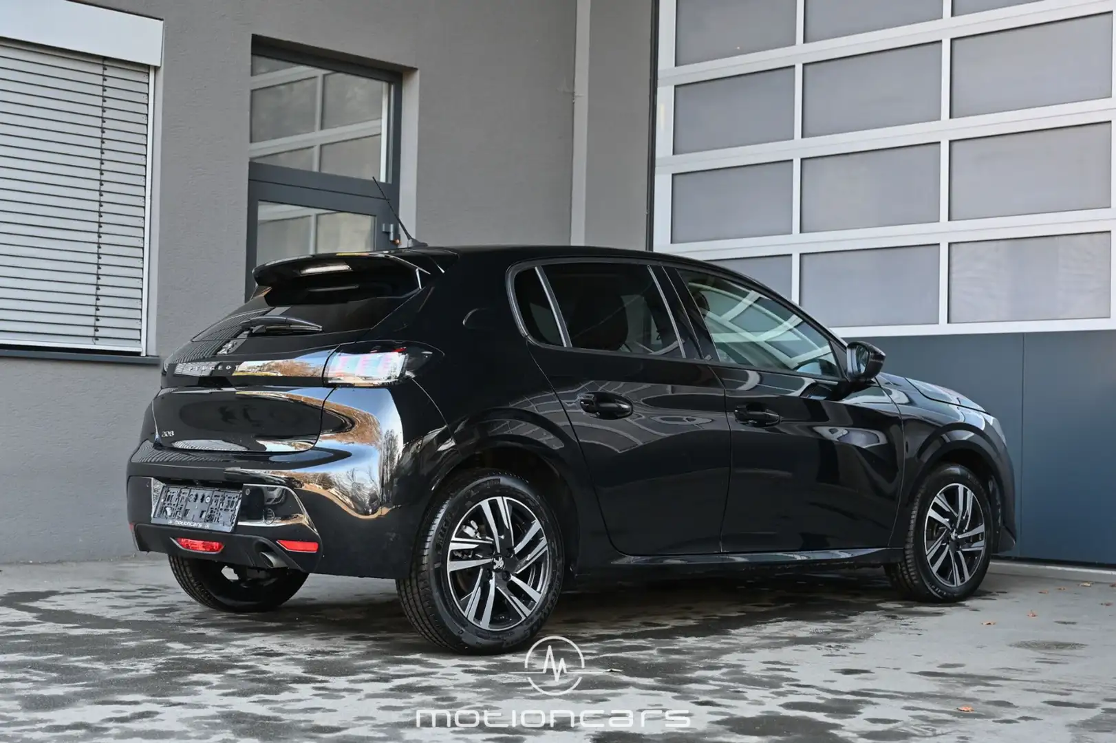 Peugeot 208 1.2 PureTech 100 Allure Pack Pickerl NEU Schwarz - 2