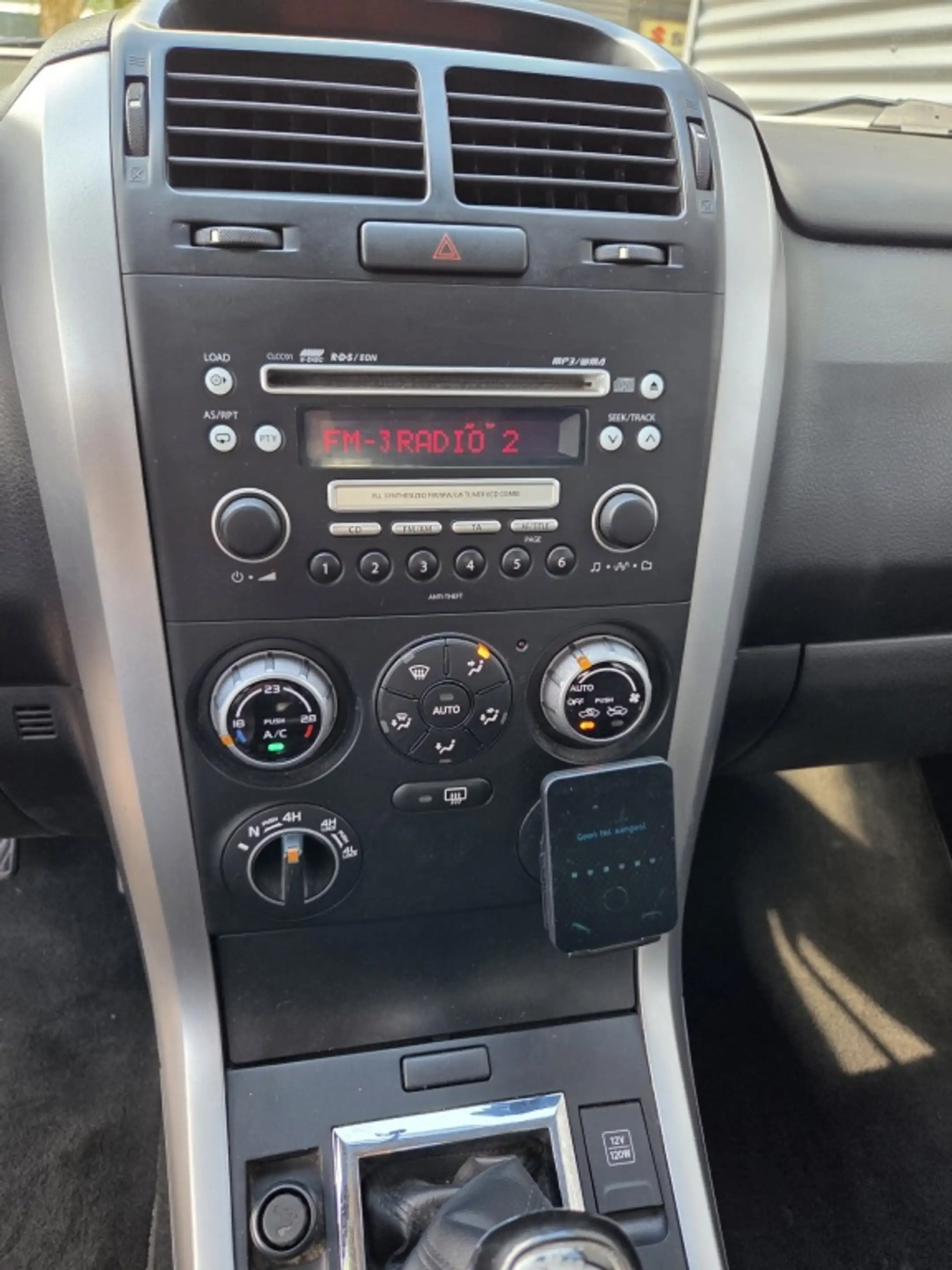 Suzuki Grand Vitara 2.0-16V Exclusive — photo 9
