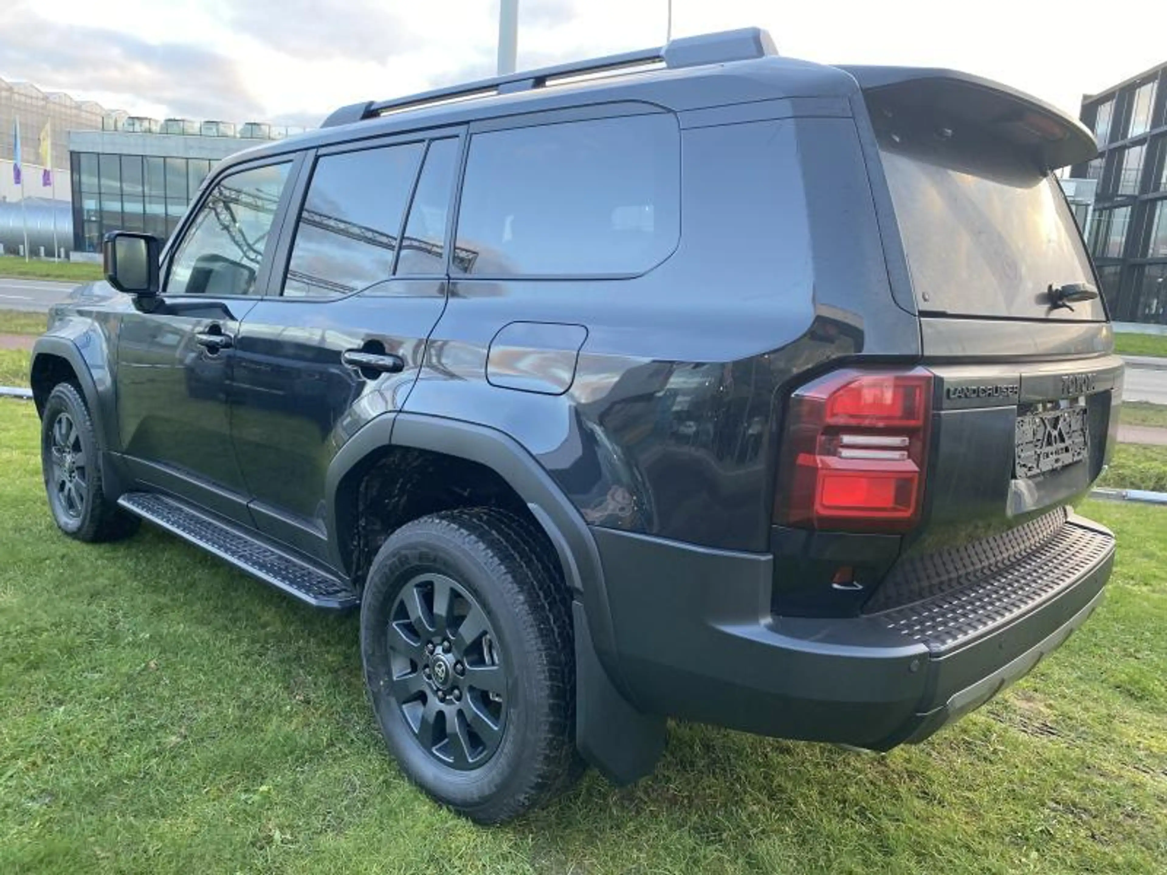 Toyota Land Cruiser Prestige — photo 3