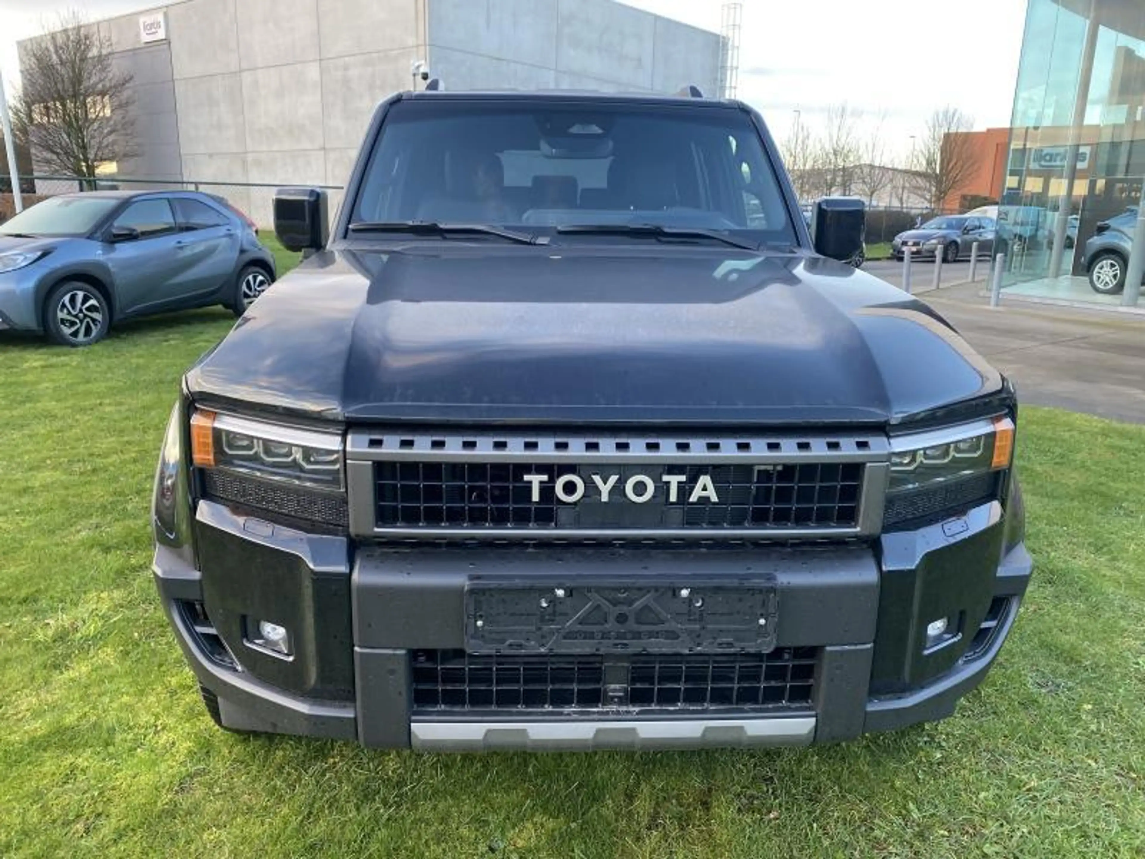 Toyota Land Cruiser Prestige — photo 6