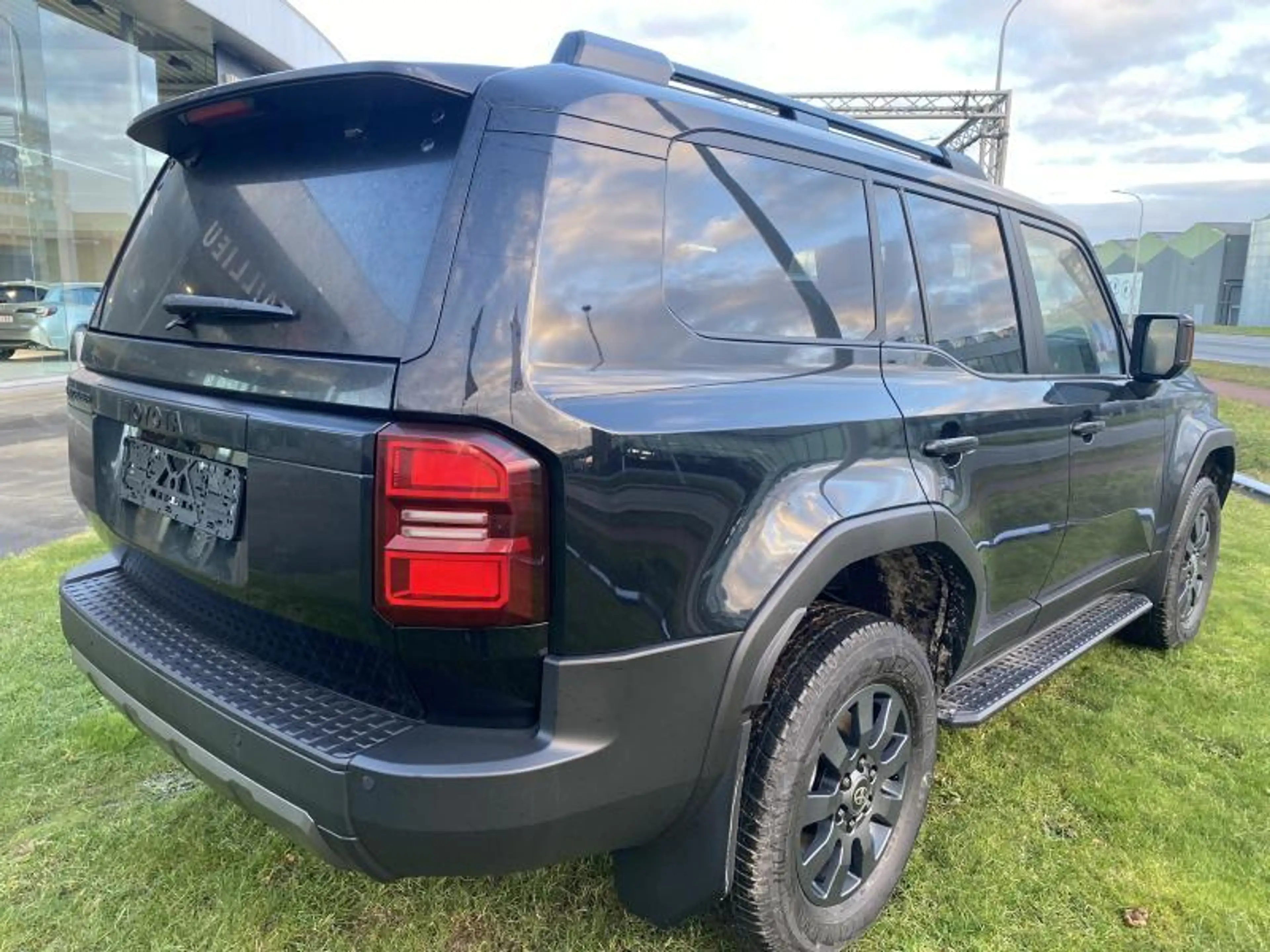 Toyota Land Cruiser Prestige — photo 5
