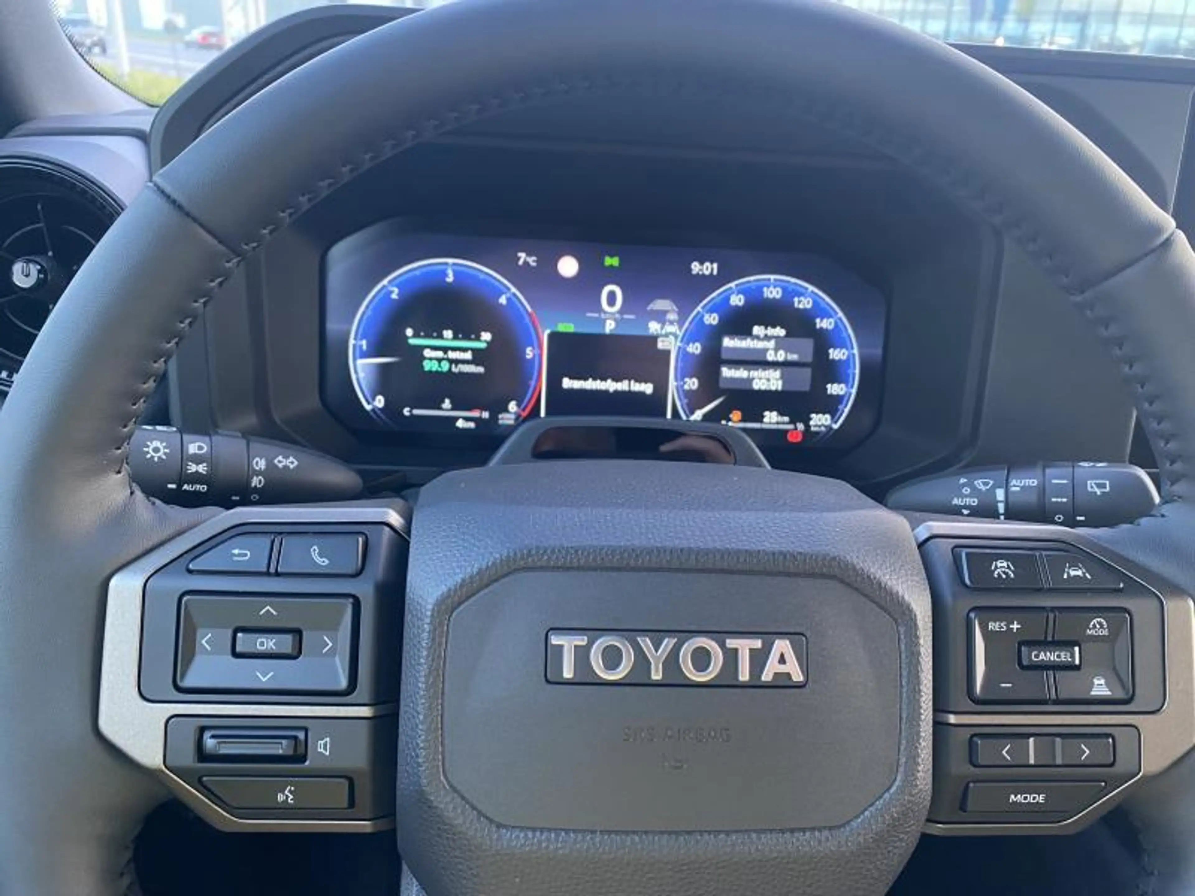 Toyota Land Cruiser Prestige — photo 10