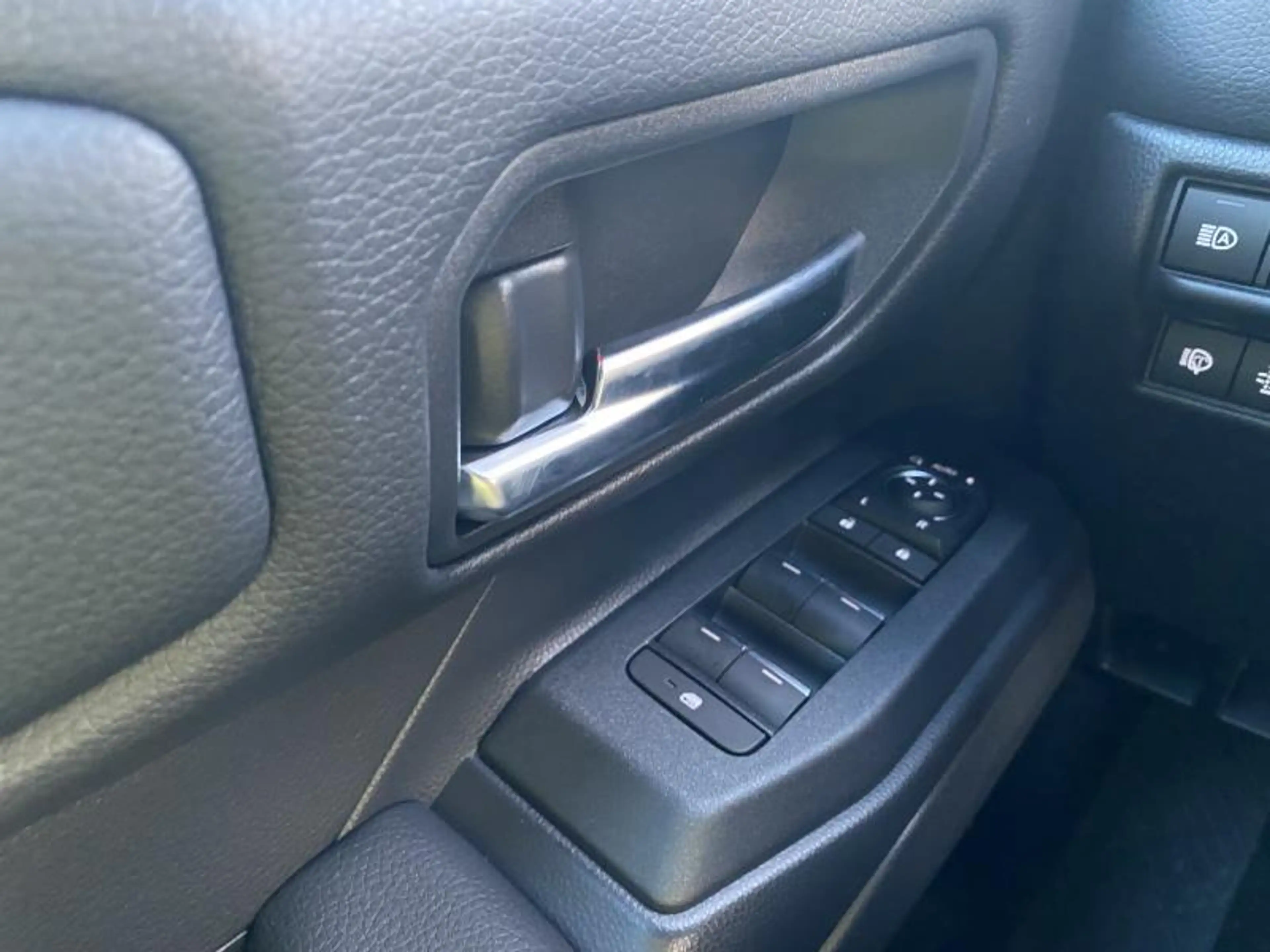 Toyota Land Cruiser Prestige — photo 11