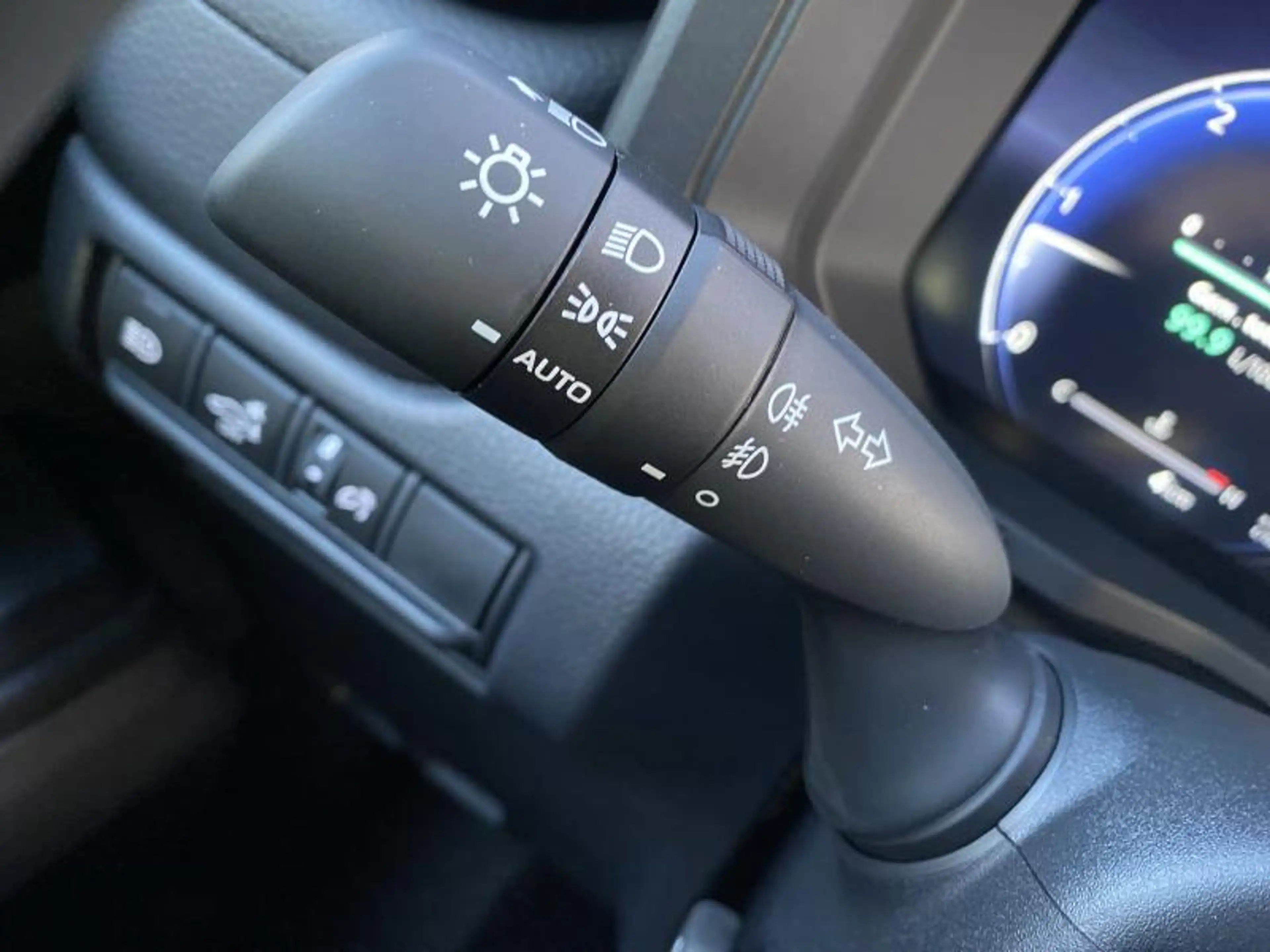 Toyota Land Cruiser Prestige — photo 13