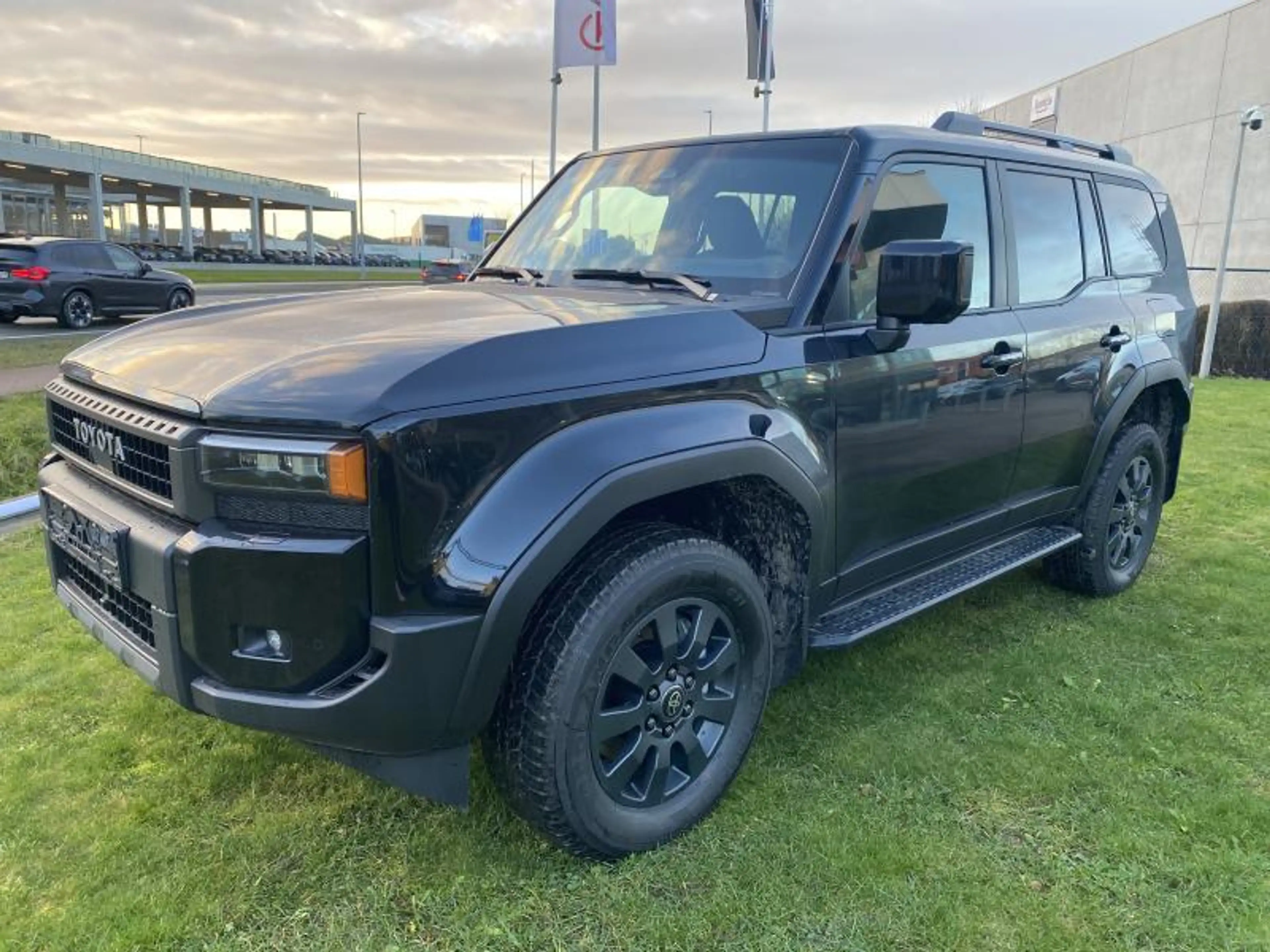 Toyota Land Cruiser Prestige — photo 7