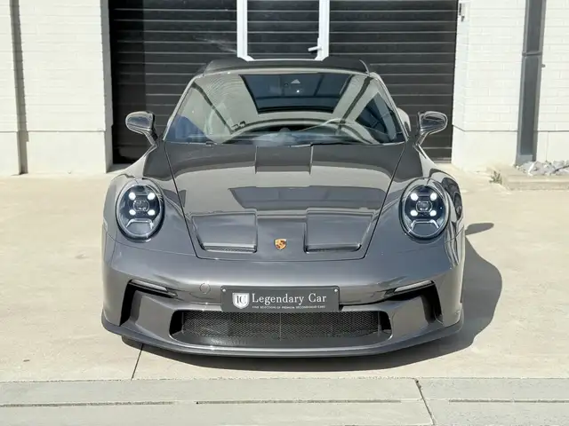 Porsche 992 view 4