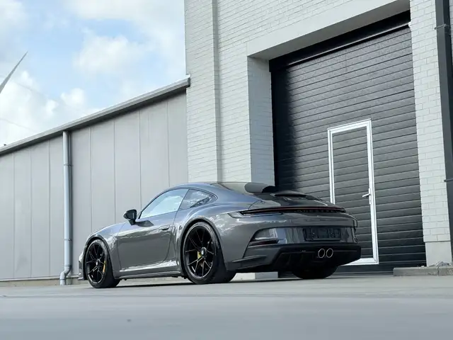 Porsche 992 view 14