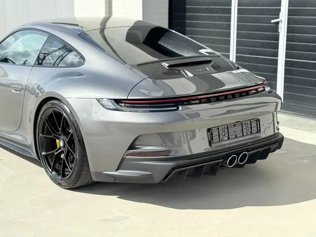 Porsche 992 view 15
