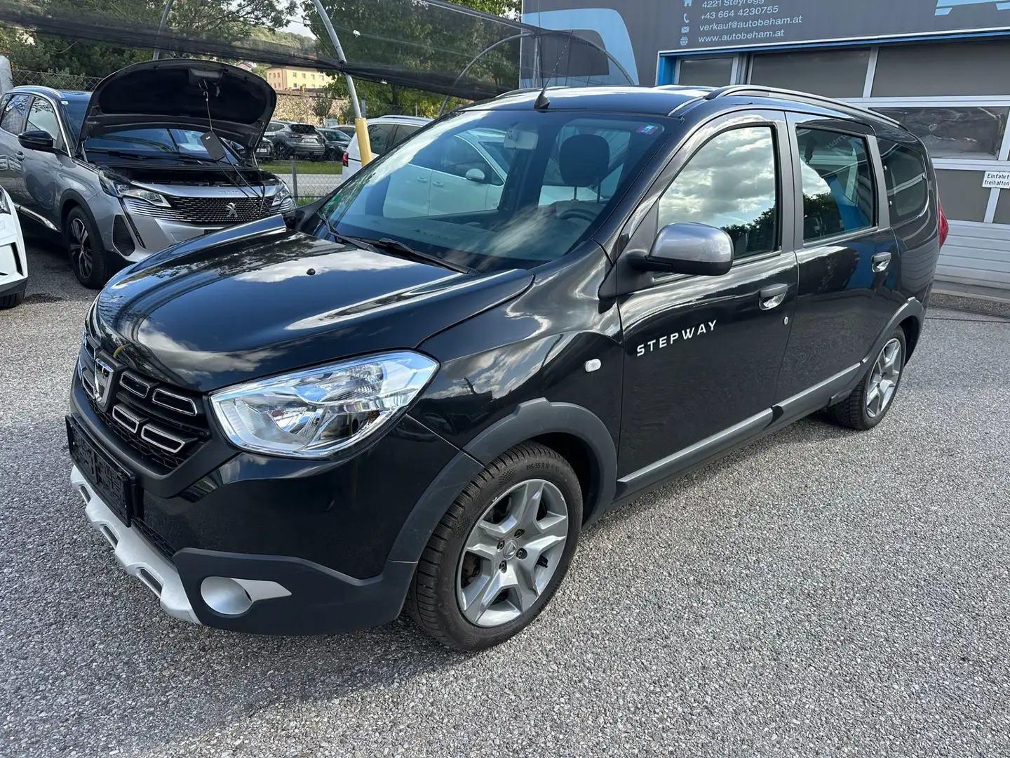 Dacia Lodgy Stepway TCe 130 7-Sitzer-Navi-Sitzhzg. Schwarz - 1