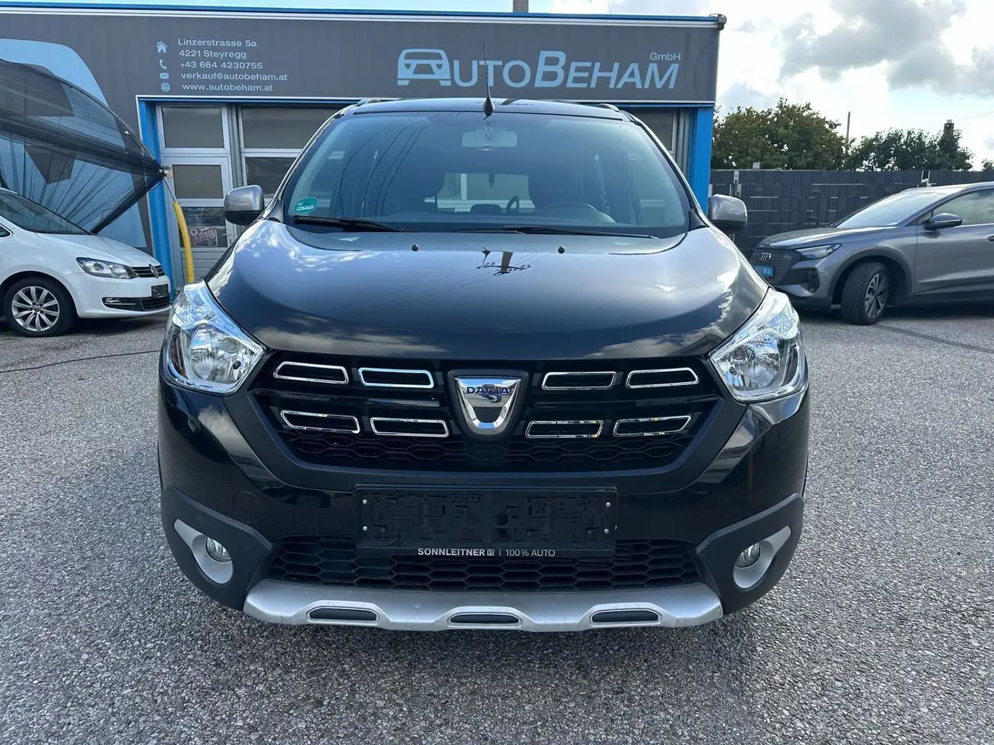 Dacia Lodgy Stepway TCe 130 7-Sitzer-Navi-Sitzhzg. Schwarz - 2