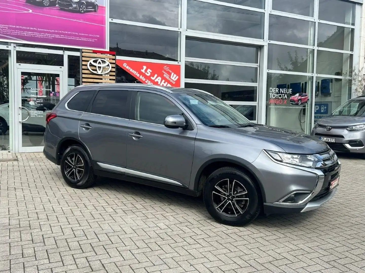 Mitsubishi Outlander Edition 100 AHK Klima DAB SHZ Kamera Notbremsass. Grau - 2