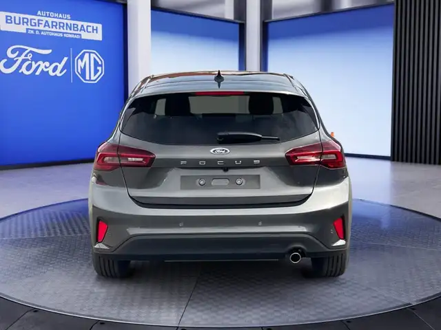Ford Focus view 6