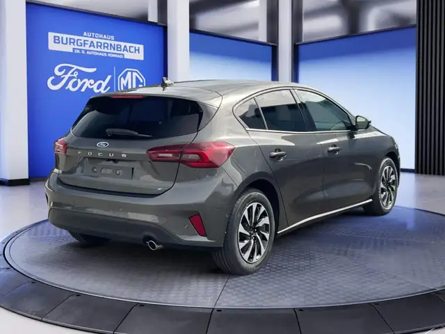 Ford Focus view 5
