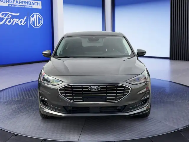 Ford Focus view 2