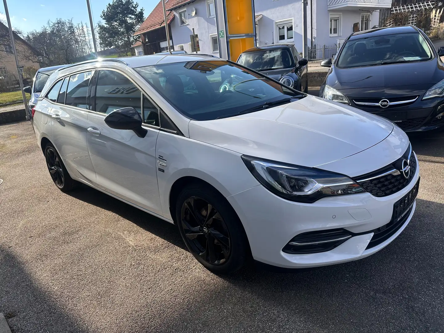 Opel Astra Anhkupplung Navi VollLED RKamera SitzLenkradheiz Wit - 1