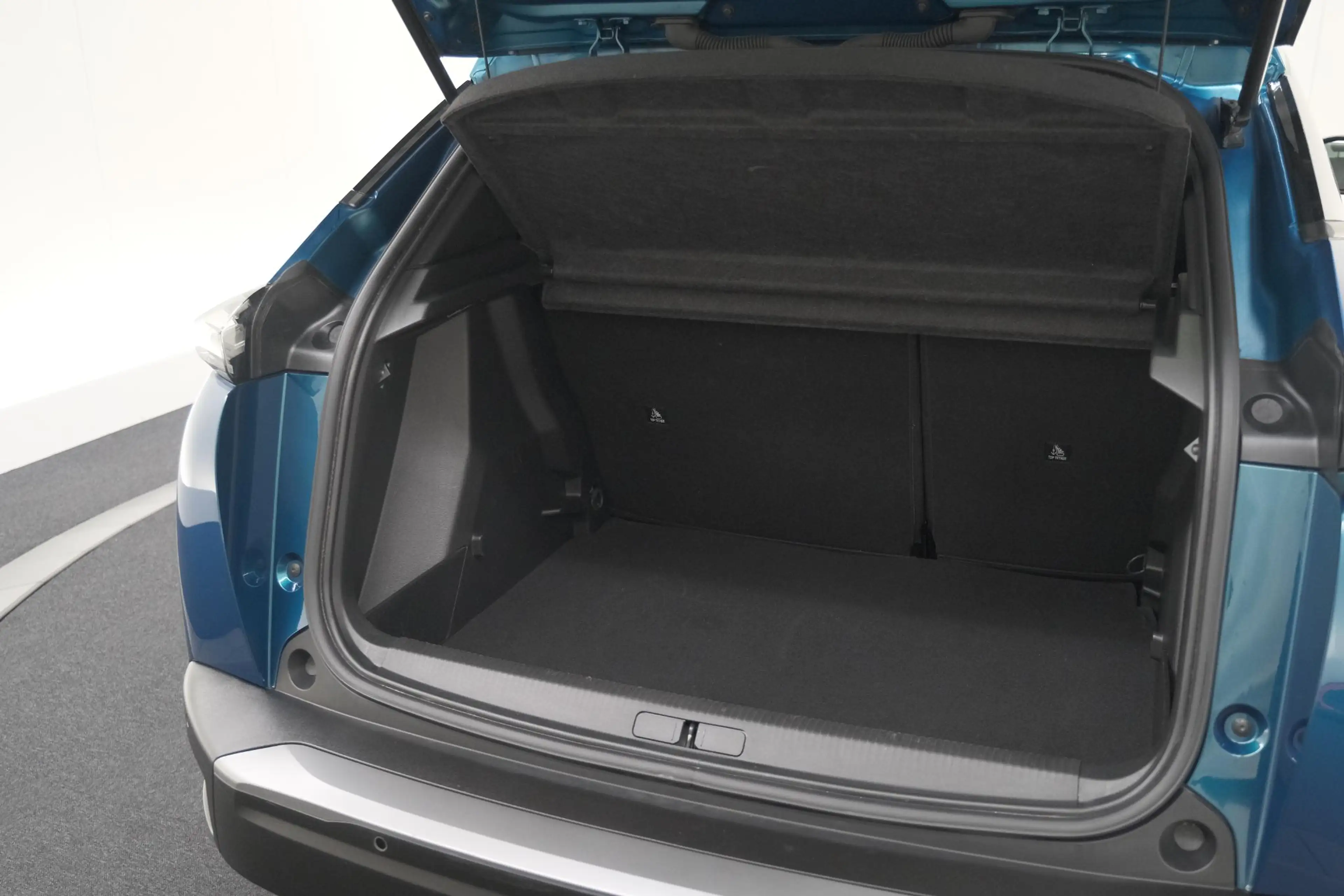 Peugeot e-2008 EV Allure Avantage 54 kWh | 97,8% SOH | 11 KW Lade — photo 15