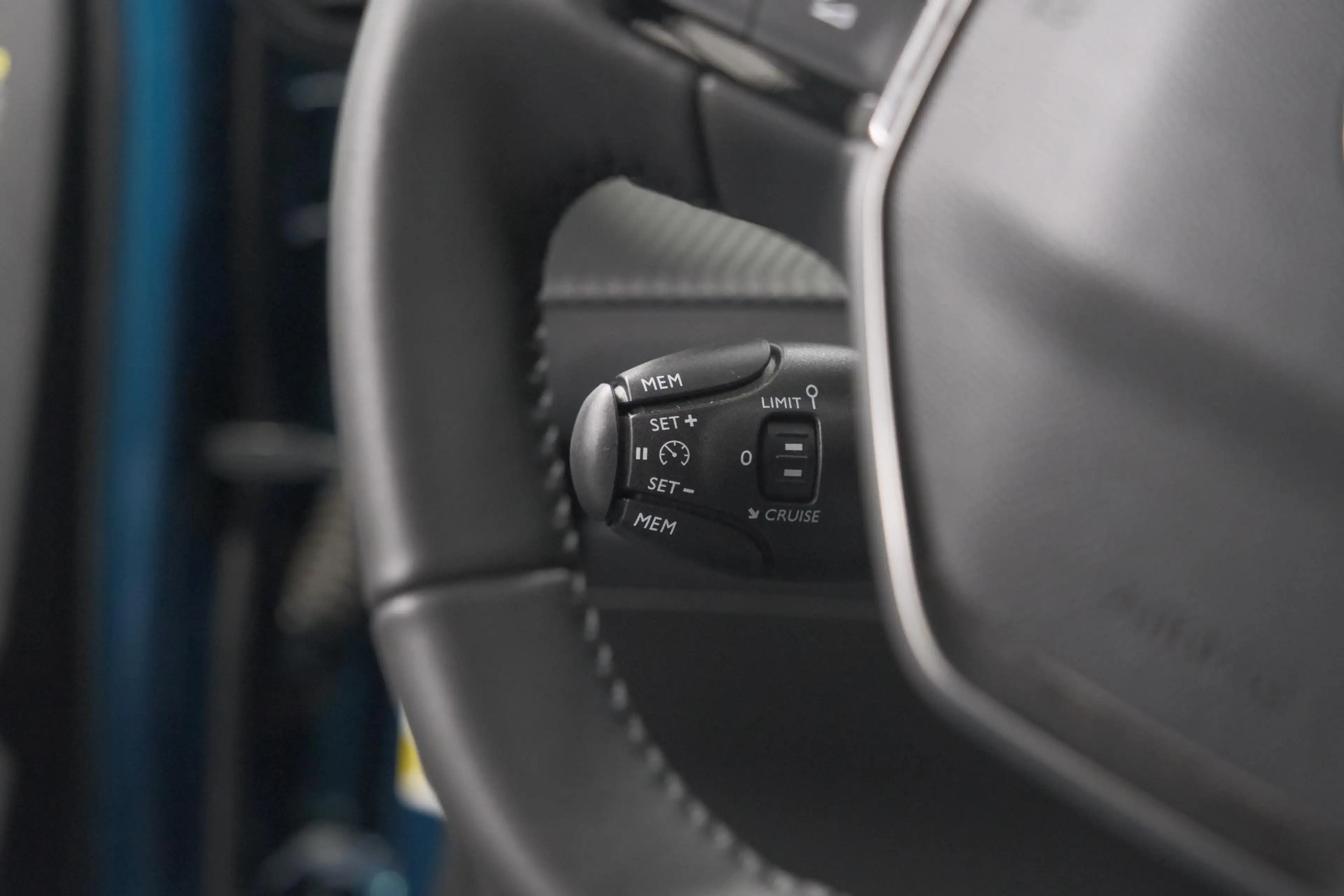 Peugeot e-2008 EV Allure Avantage 54 kWh | 97,8% SOH | 11 KW Lade — photo 3