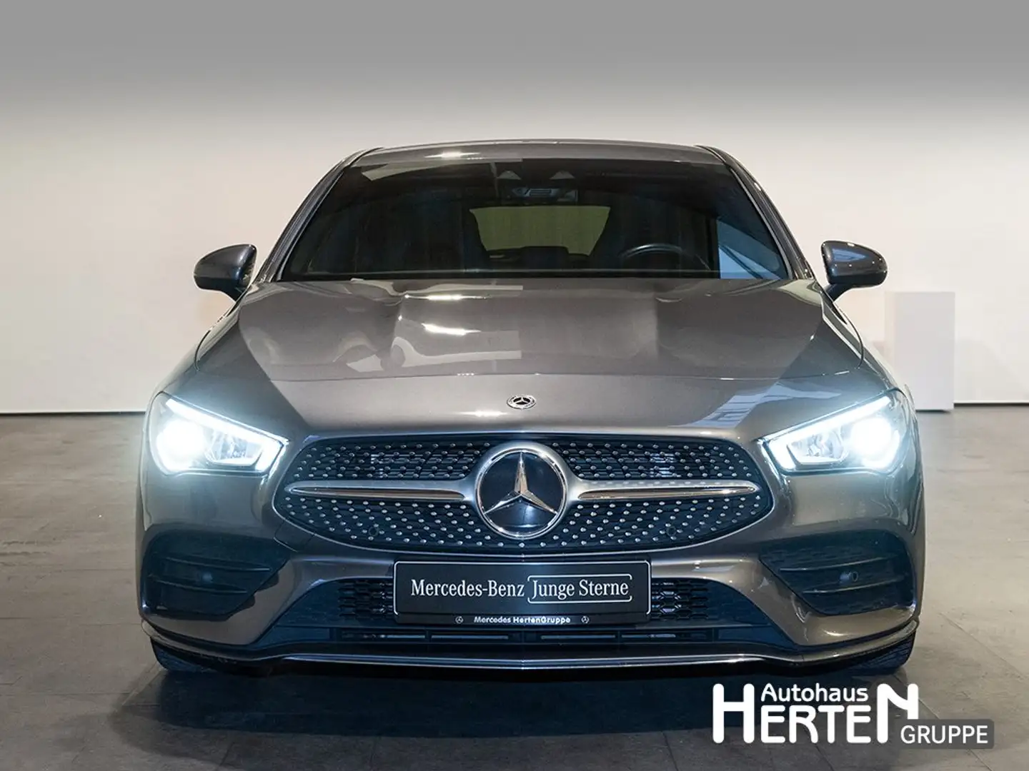 Mercedes-Benz CLA 200 Shooting Brake+AMG+KAMERA+AHK+AMBIENTE Grau - 2