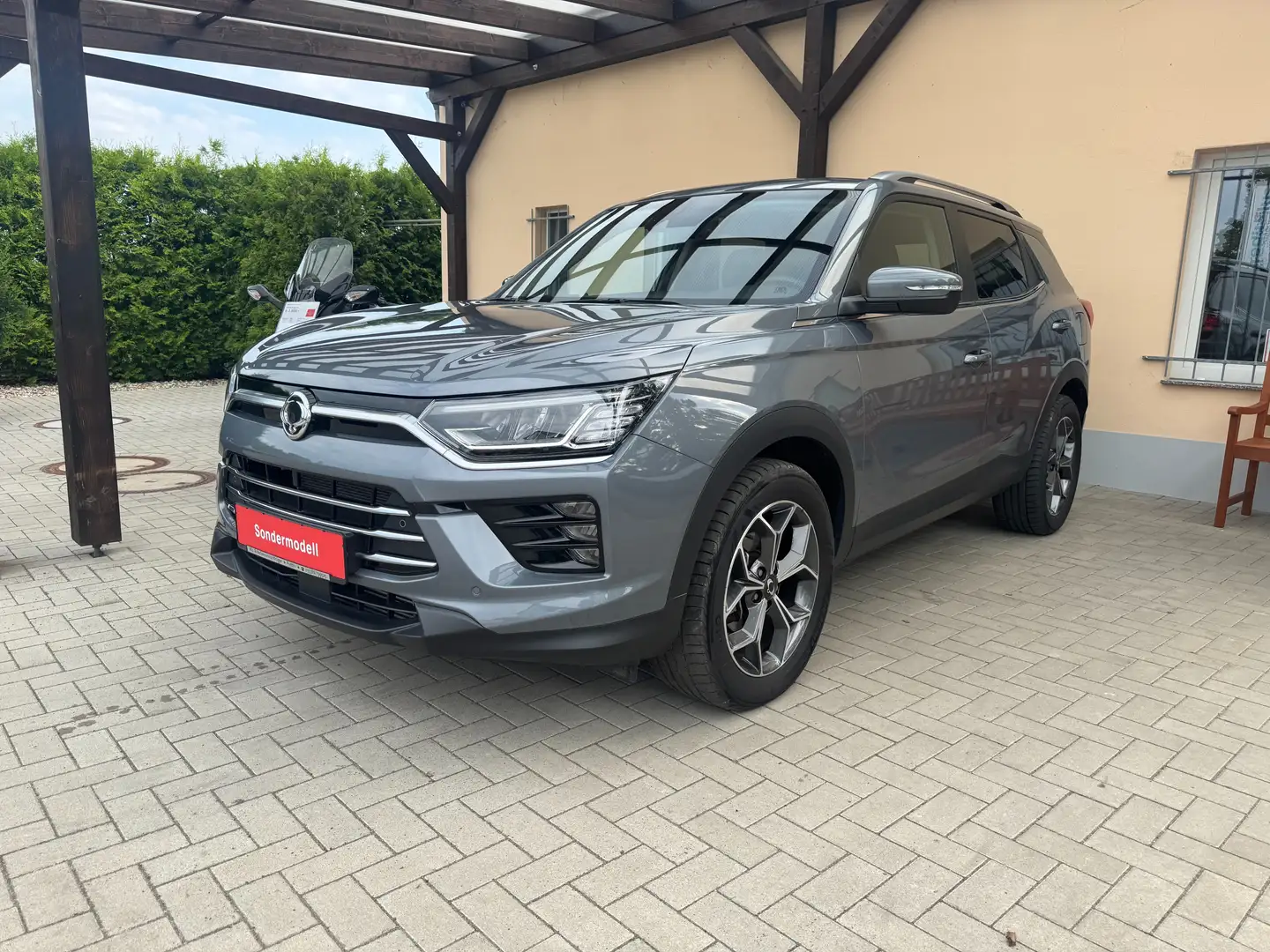 SsangYong Korando 1.5 T-GDi 2WD Aut. Ruby Grau - 1