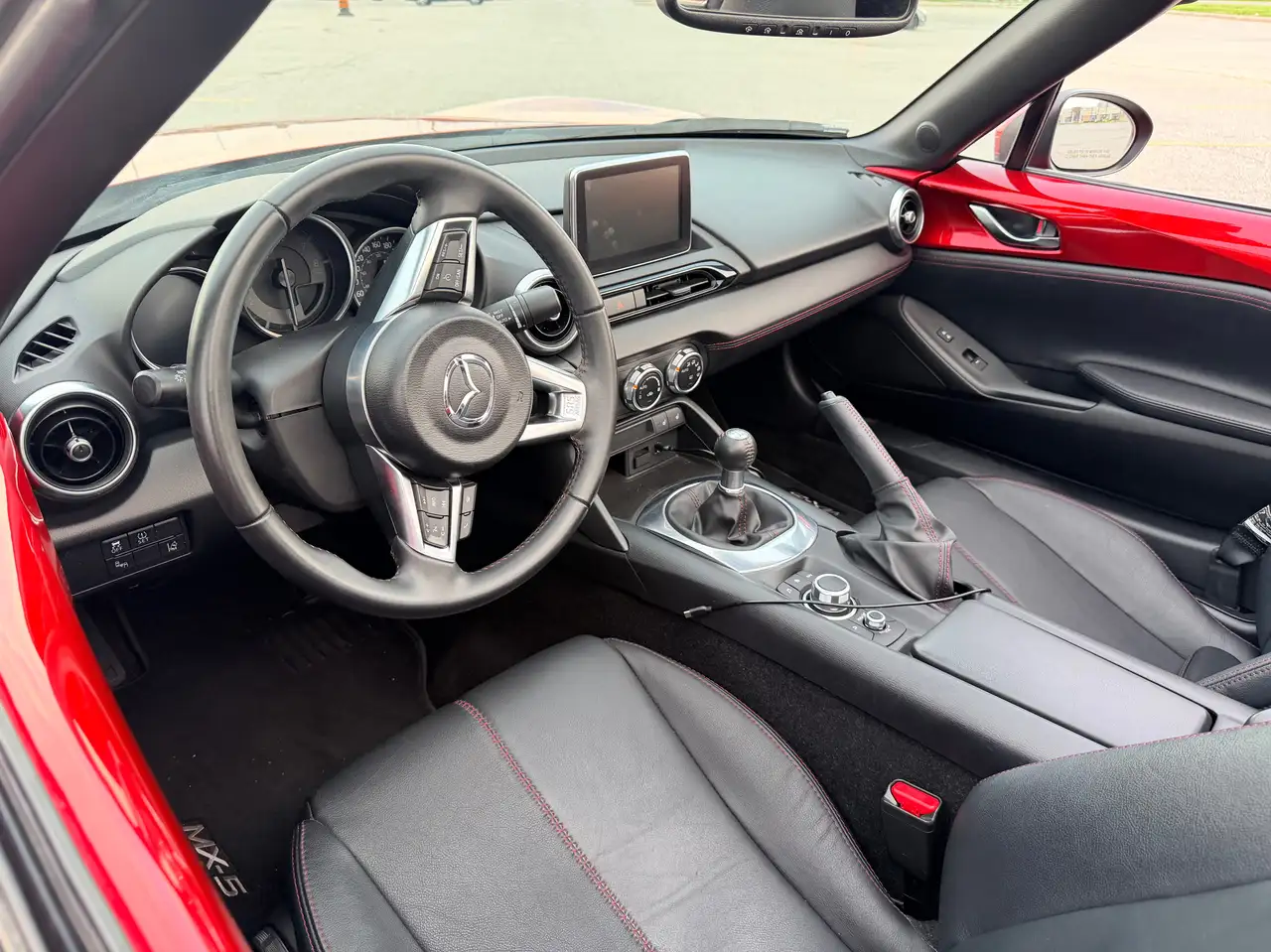 Mazda MX-5 Miata снимка Mazda MX-5 Miata