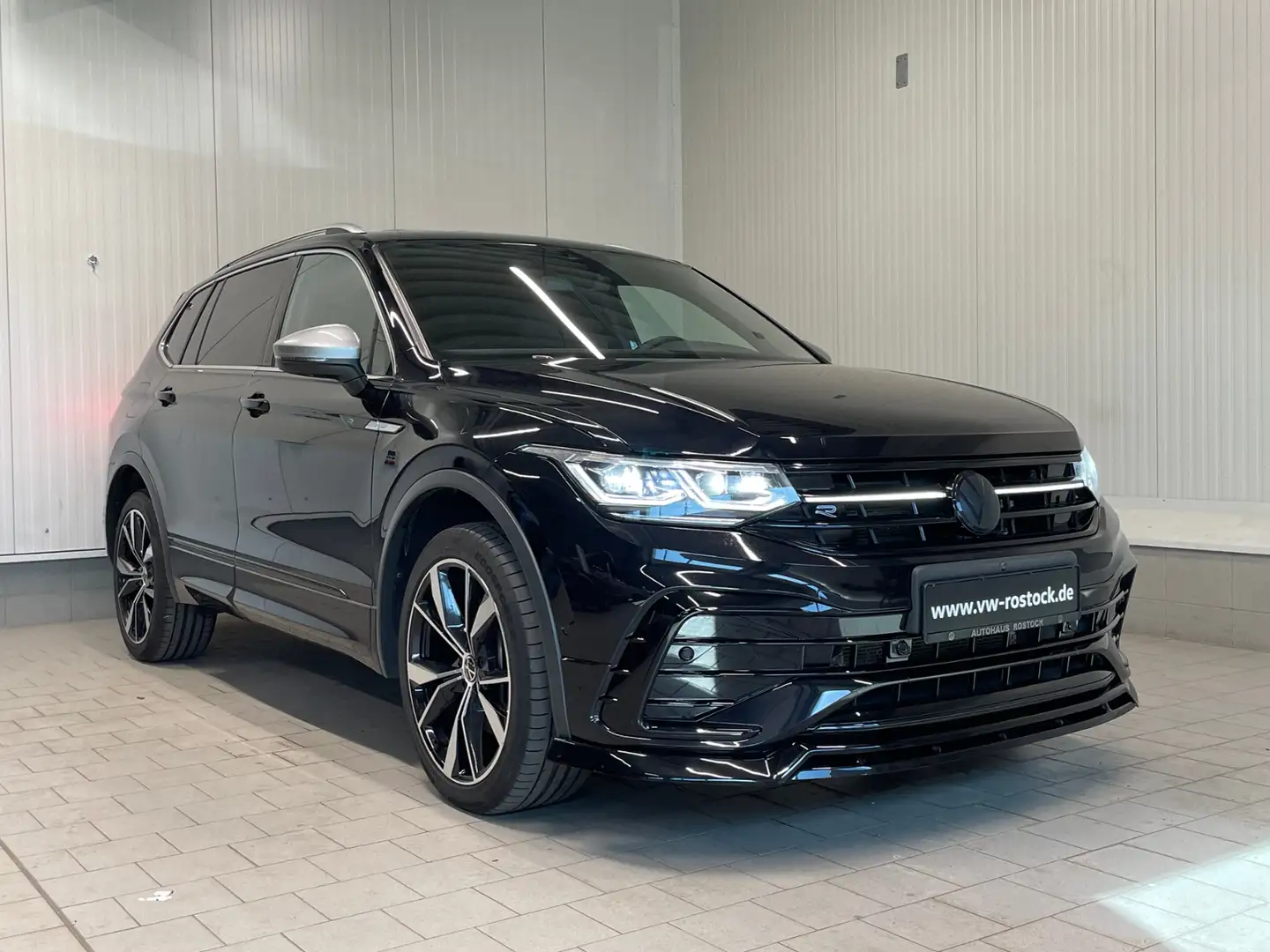 Volkswagen Tiguan Allspace R-Line 2.0 TDI 4M STNDHZG LED Schwarz - 2