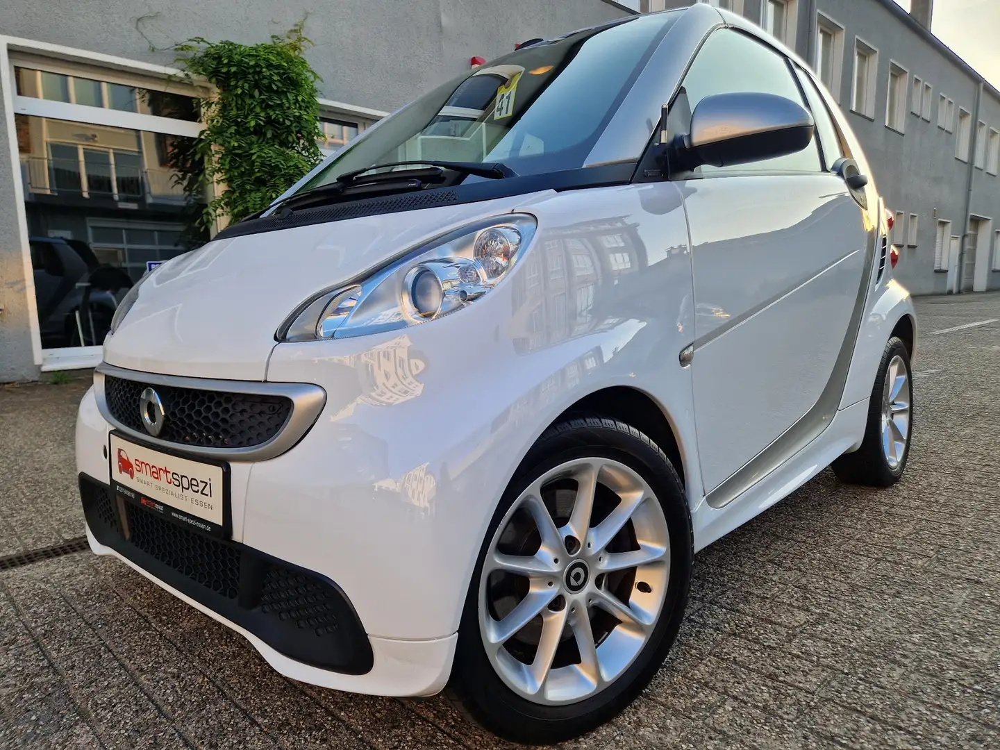 smart forTwo CABRIO,KLIMA,APPLECARPLAY,KAMERA INSP+TÜV NEU Weiß - 2