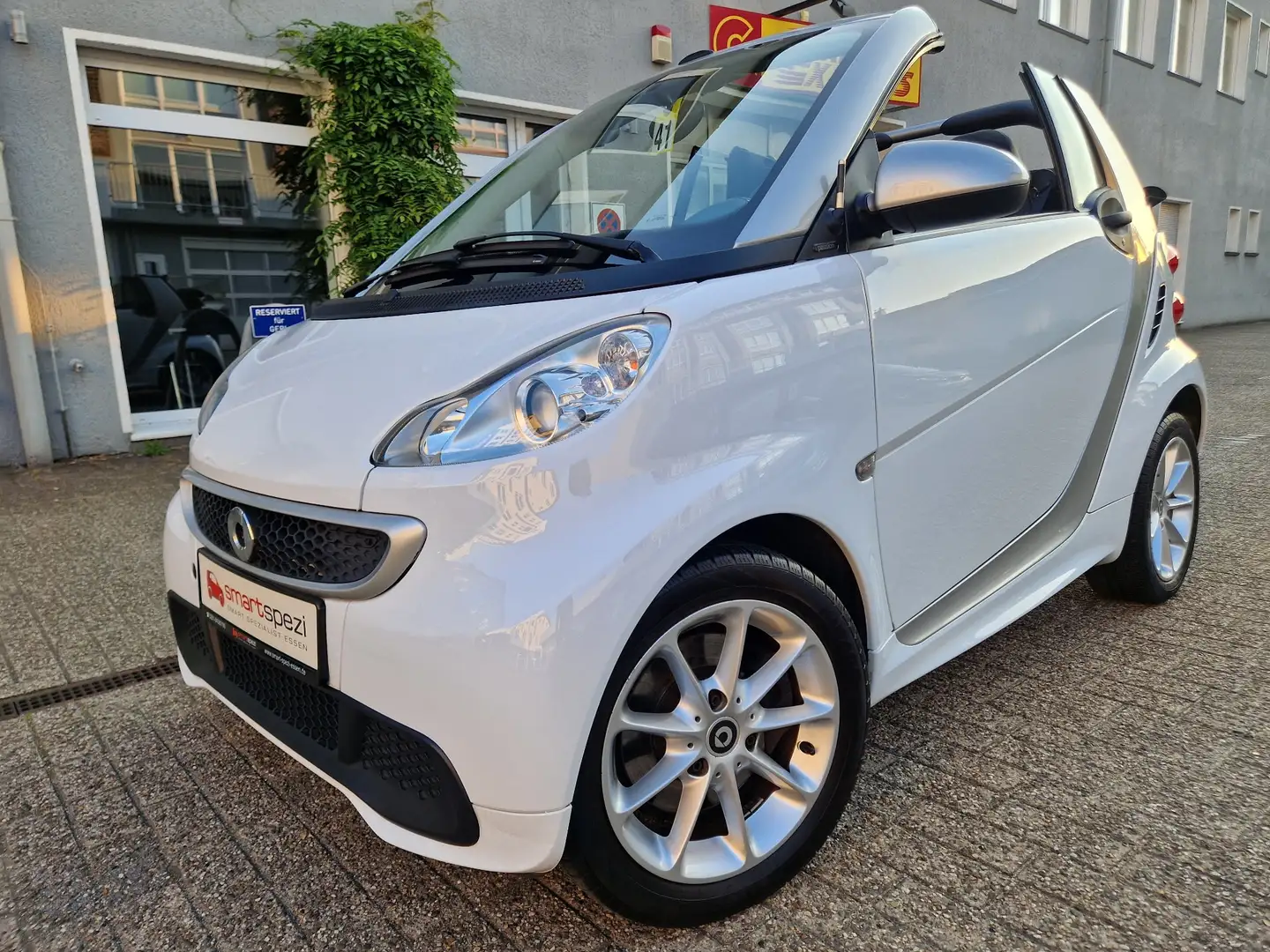 smart forTwo CABRIO,KLIMA,APPLECARPLAY,KAMERA INSP+TÜV NEU Weiß - 1
