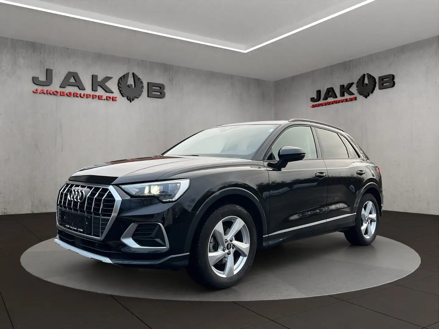 Audi Q3 35 TFSI advanced Schwarz - 1