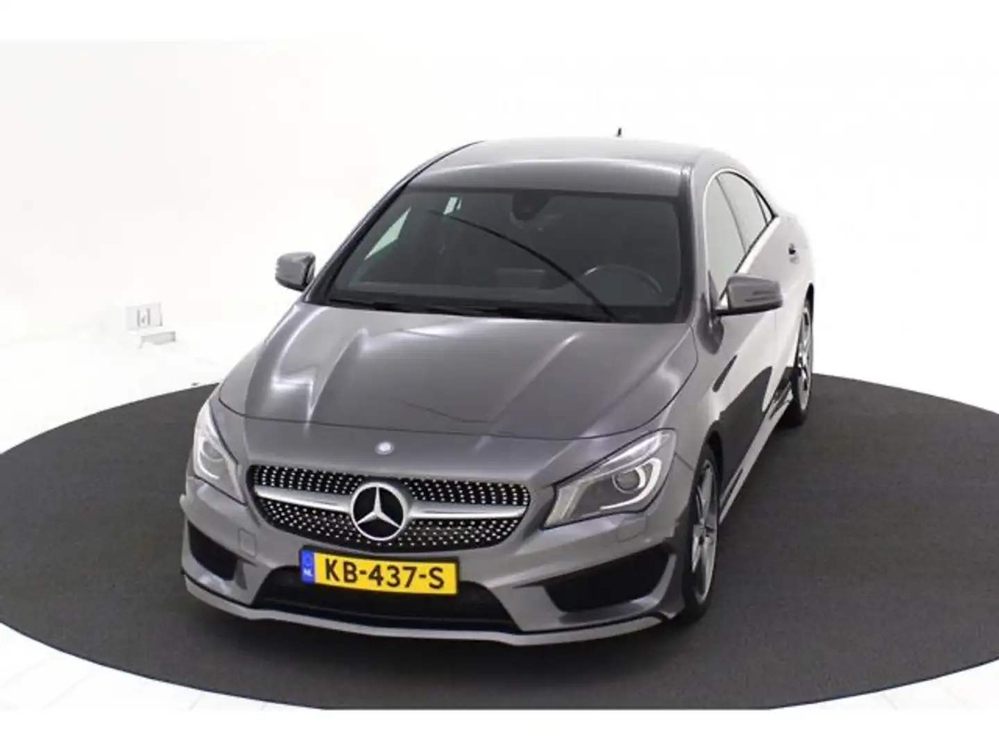 Mercedes-Benz CLA 200 AMG Line Grijs - 2