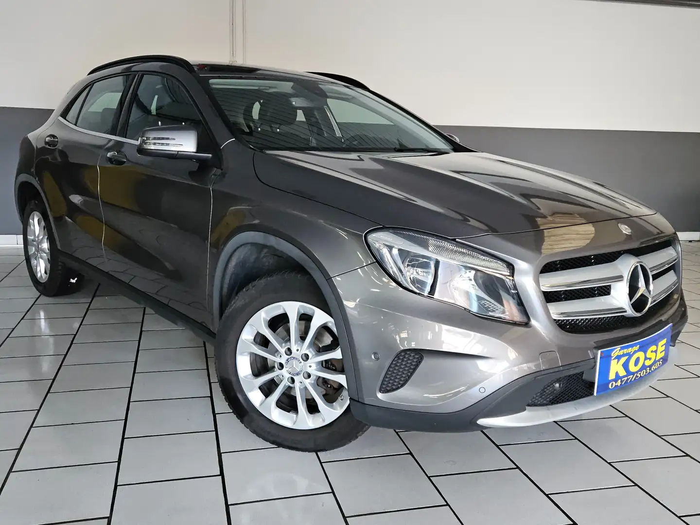 Mercedes-Benz GLA 180 AUTOMATIQUE//CUIR//NAVIGATION//GARANTIE//CAR-PASS Grijs - 1