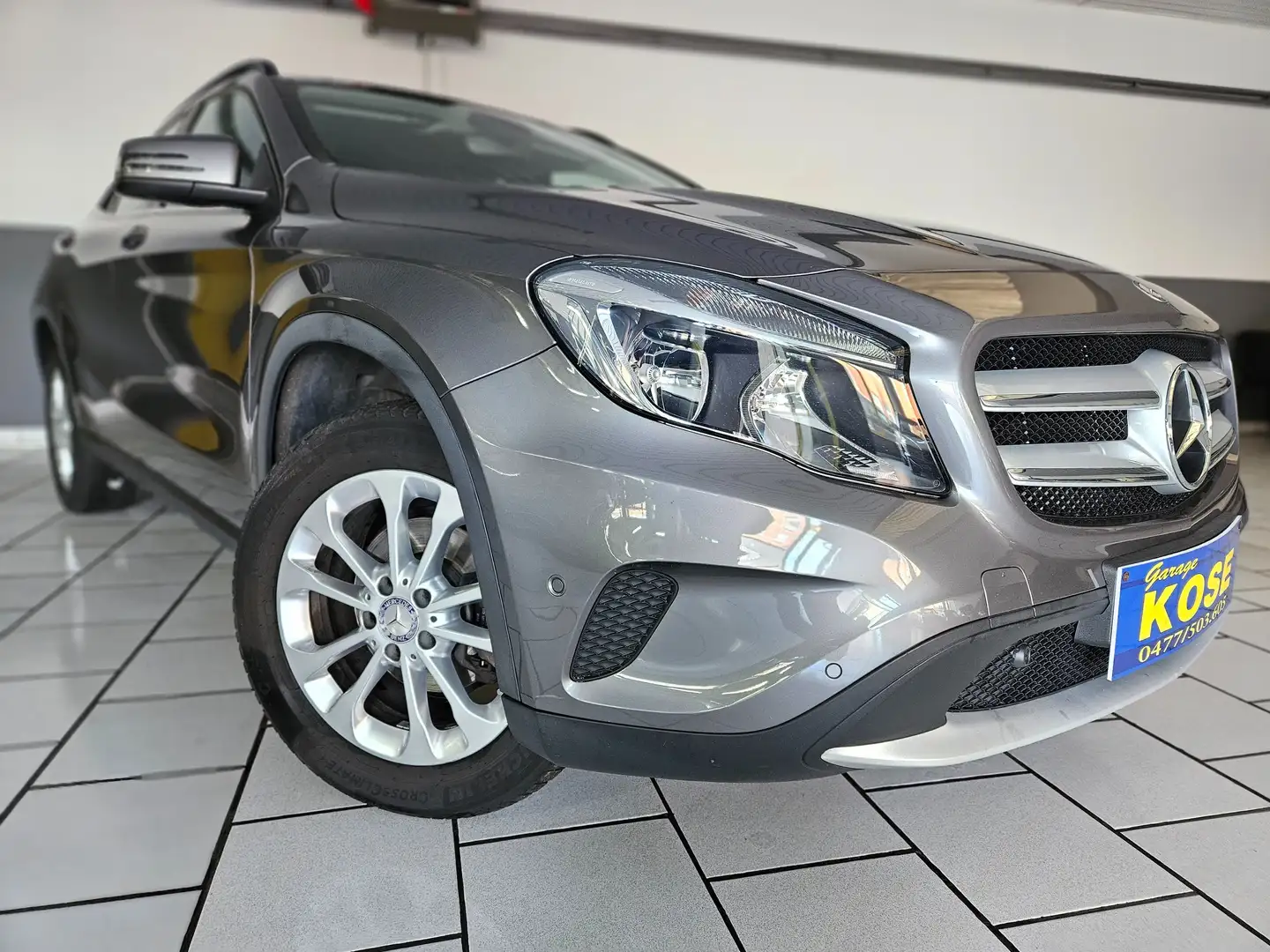 Mercedes-Benz GLA 180 AUTOMATIQUE//CUIR//NAVIGATION//GARANTIE//CAR-PASS Grijs - 2