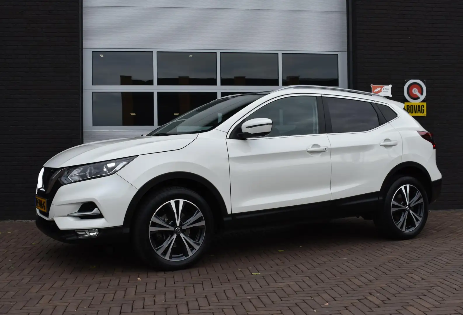 Nissan Qashqai 1.2 DIG-T 116PK Aut. N-Connecta | Panodak | Camera Wit - 1