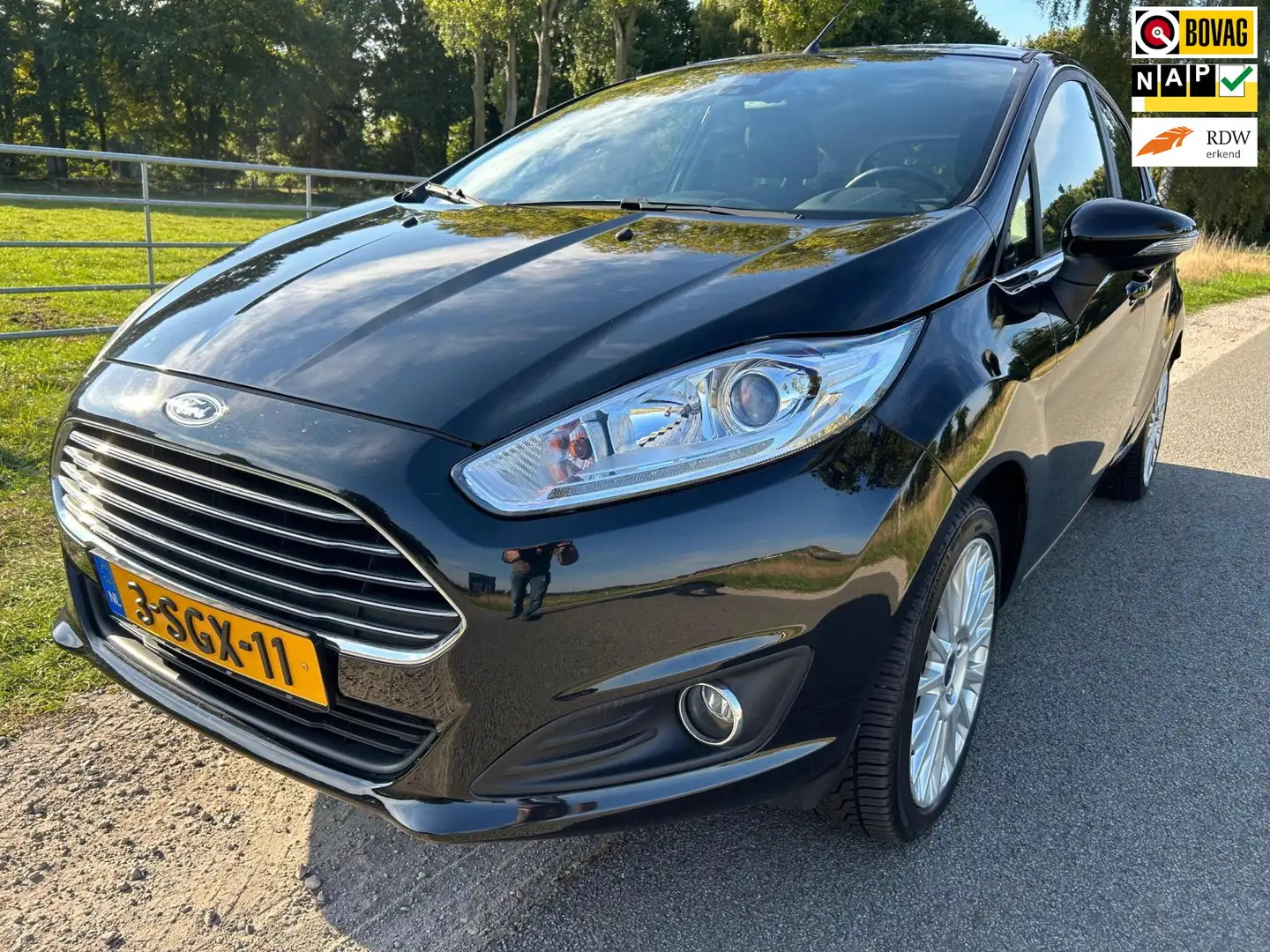 Ford Fiesta 1.0 EcoBoost 100pk Titanium zeer mooi en luxe Zwart - 1