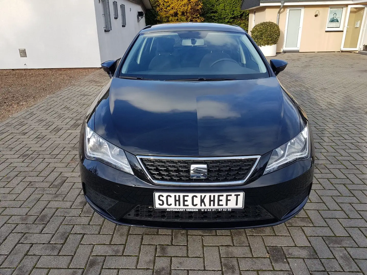 SEAT Leon Reference   LED  AHK Schwarz - 2