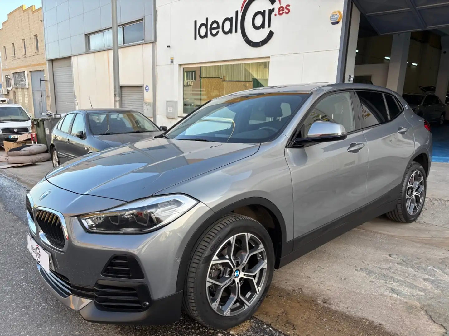 BMW X2 sDrive 18iA Gris - 1