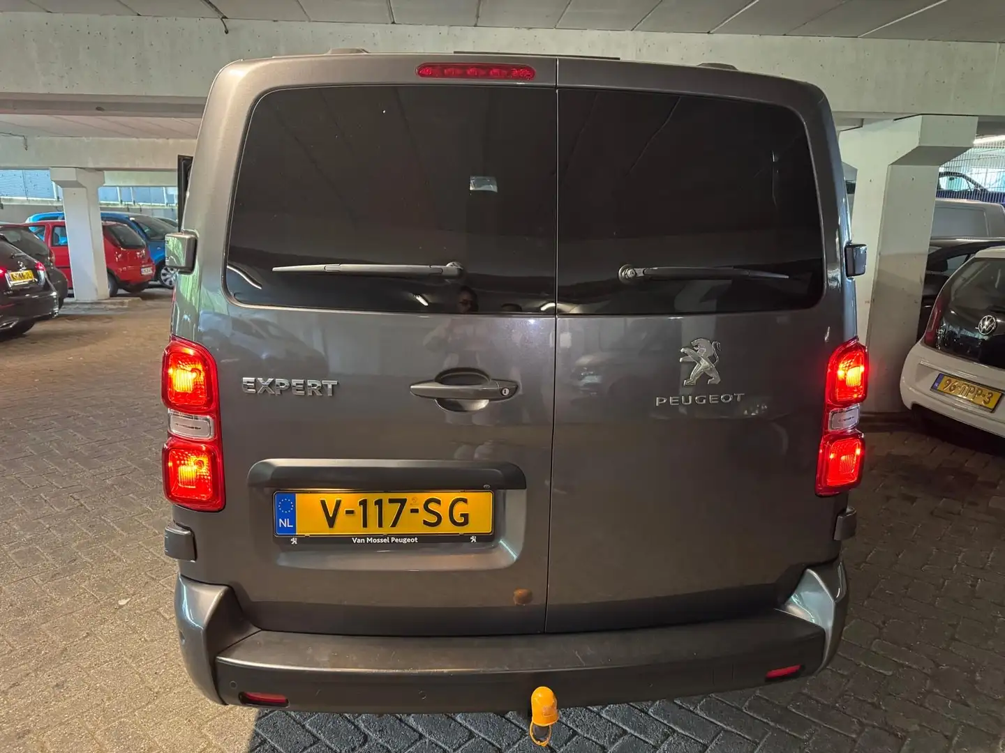 Peugeot Expert Peugeot Expert 2.0 BlueHDi 150 PK - 2018 NL wagen smeđa - 2