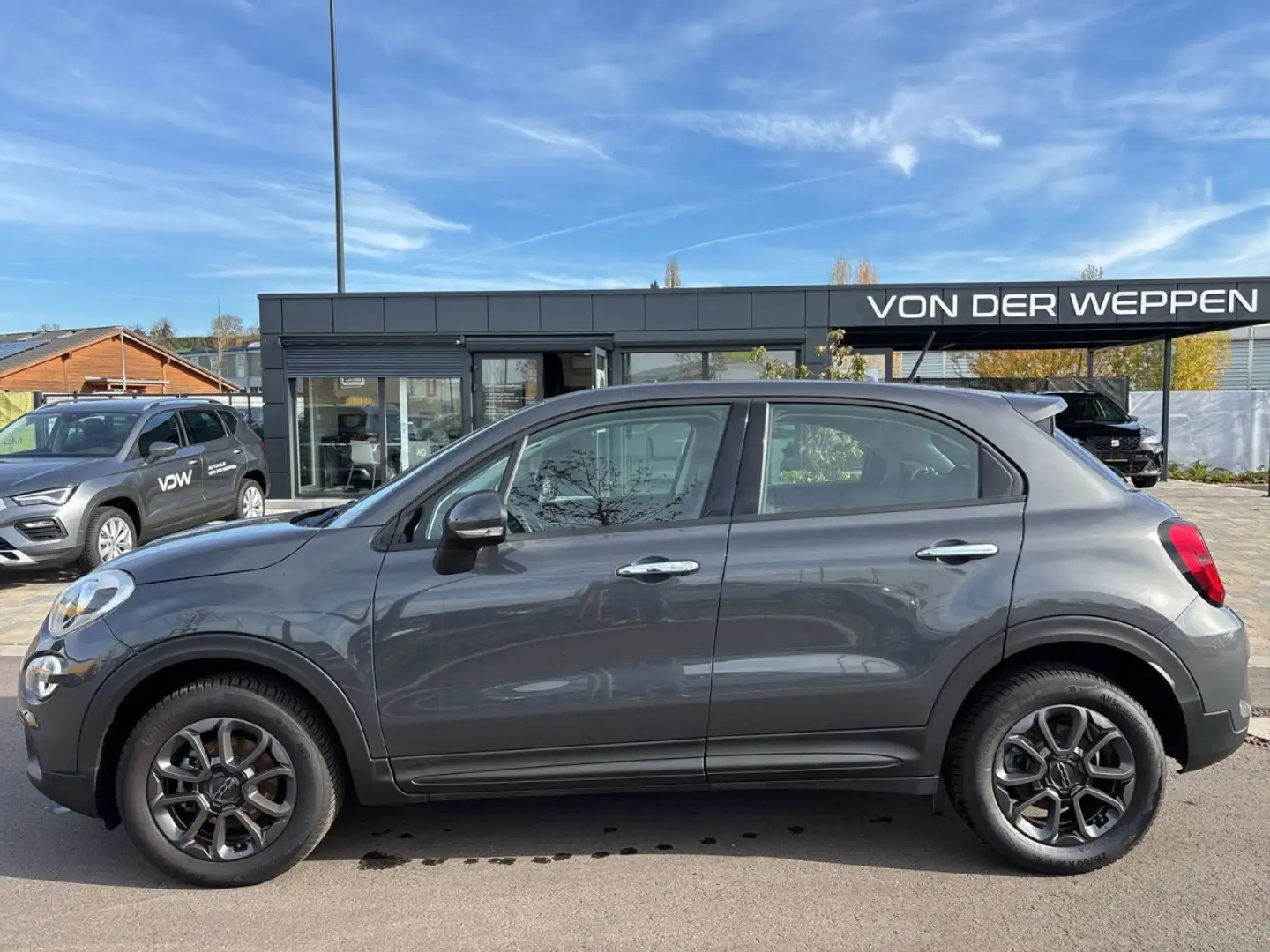 Fiat 500X Lounge Apple CarPlay Tempomat Klima Xenon Navi Grau - 2