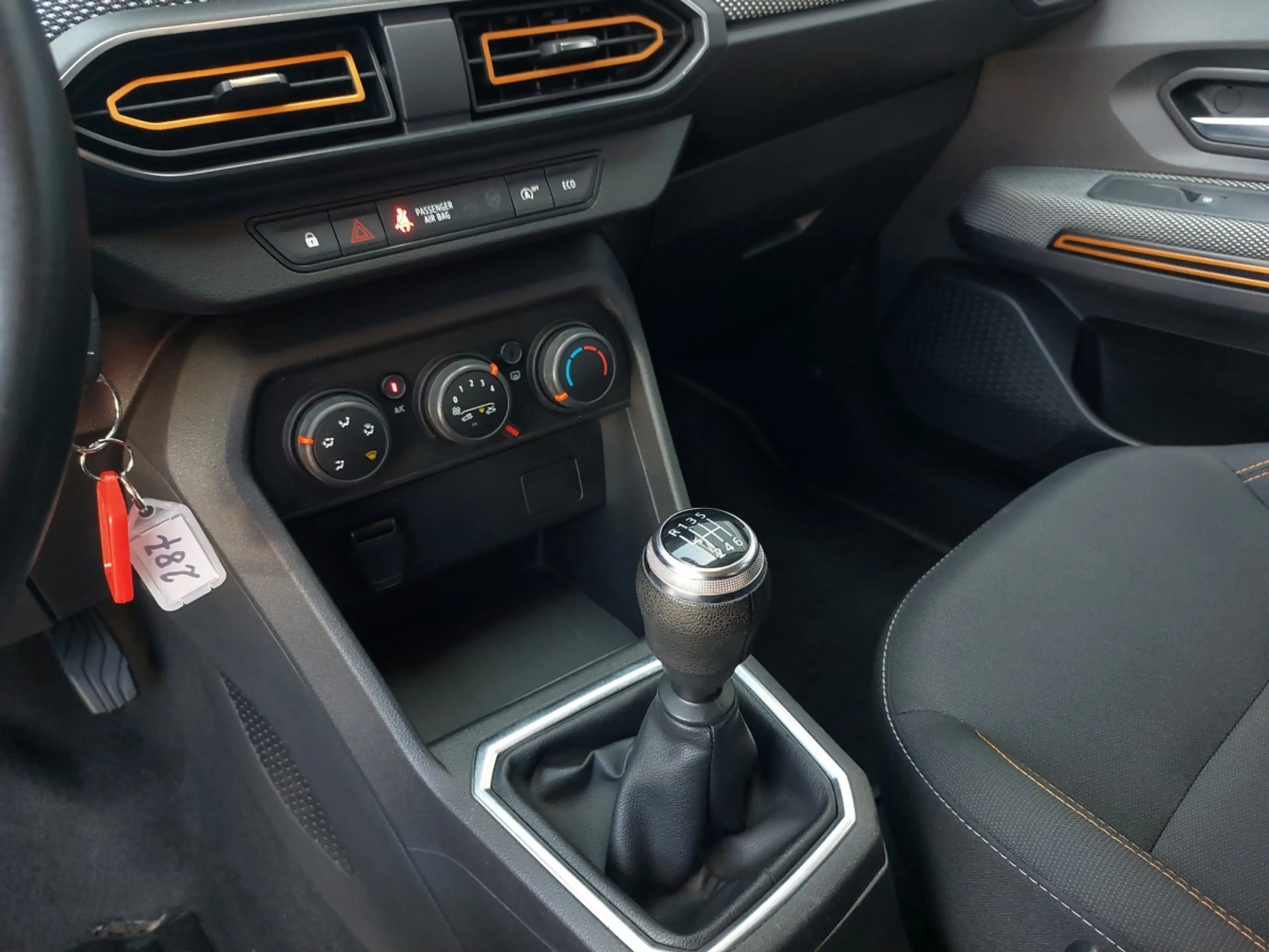 Dacia Sandero Stepway Comfort TCe 90 — photo 9
