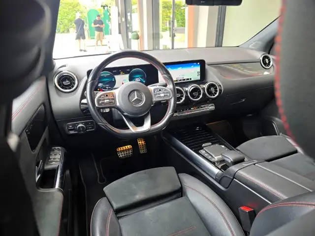Mercedes-Benz Gla view 3