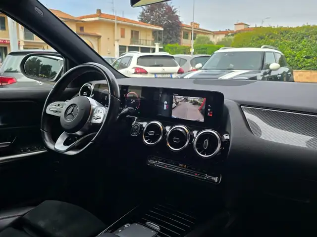Mercedes-Benz Gla view 12