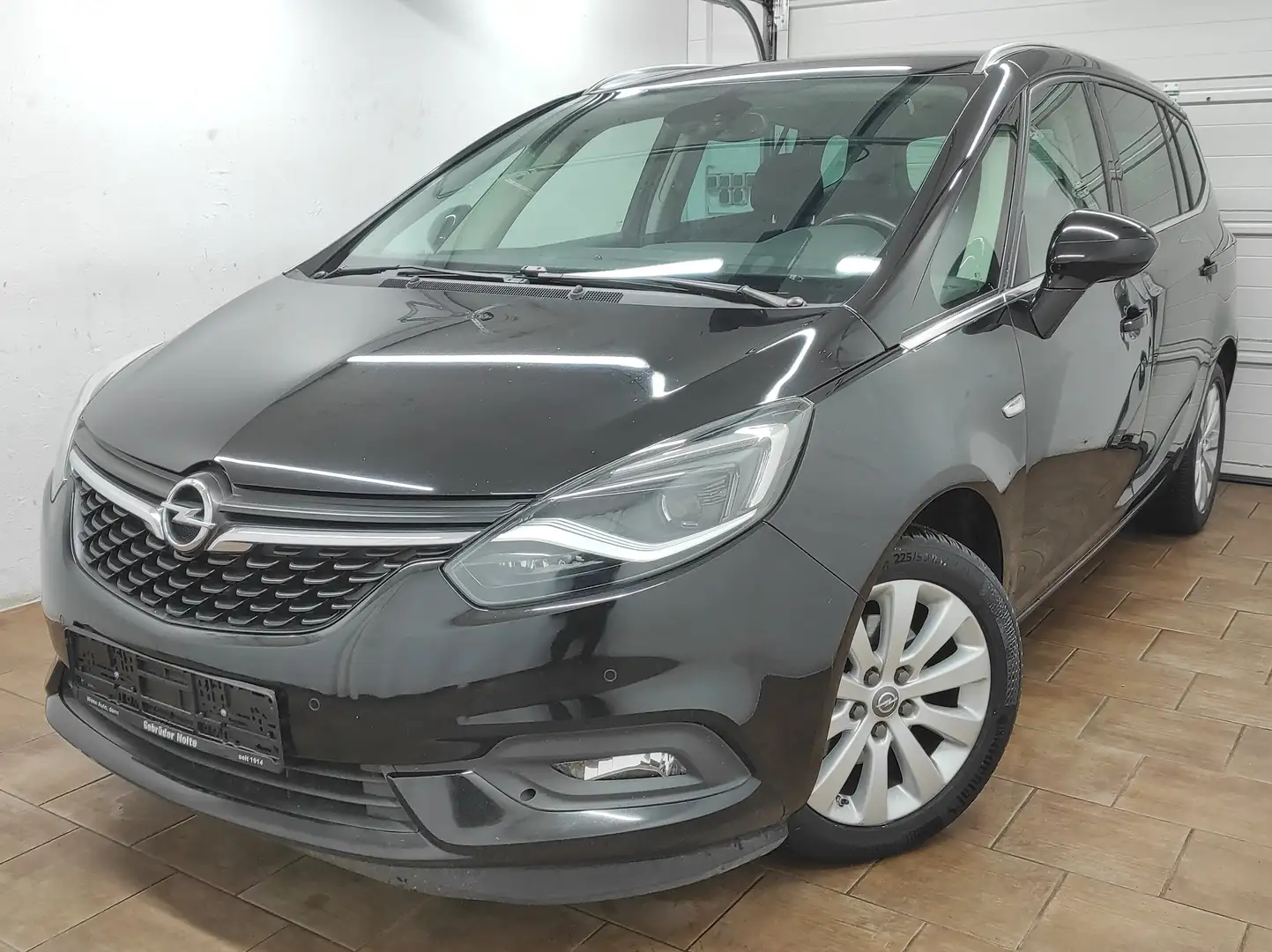 Opel Zafira Tourer C TOURER 1.6 EURO-6 KAMERA BC TEMP KLIMAA NAVI LED Noir - 1